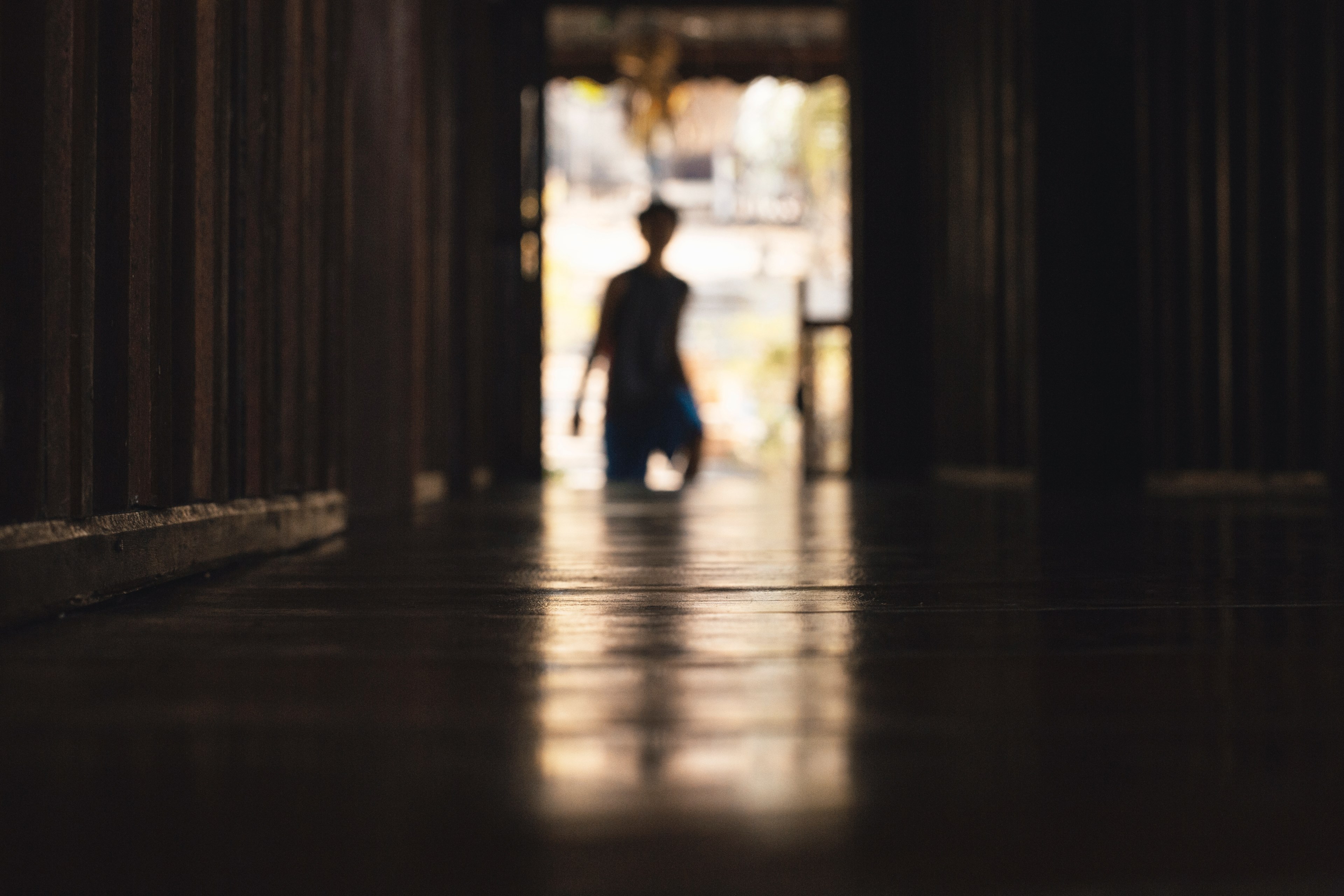 person silhouette light and doorway 4k, HD Wallpaper