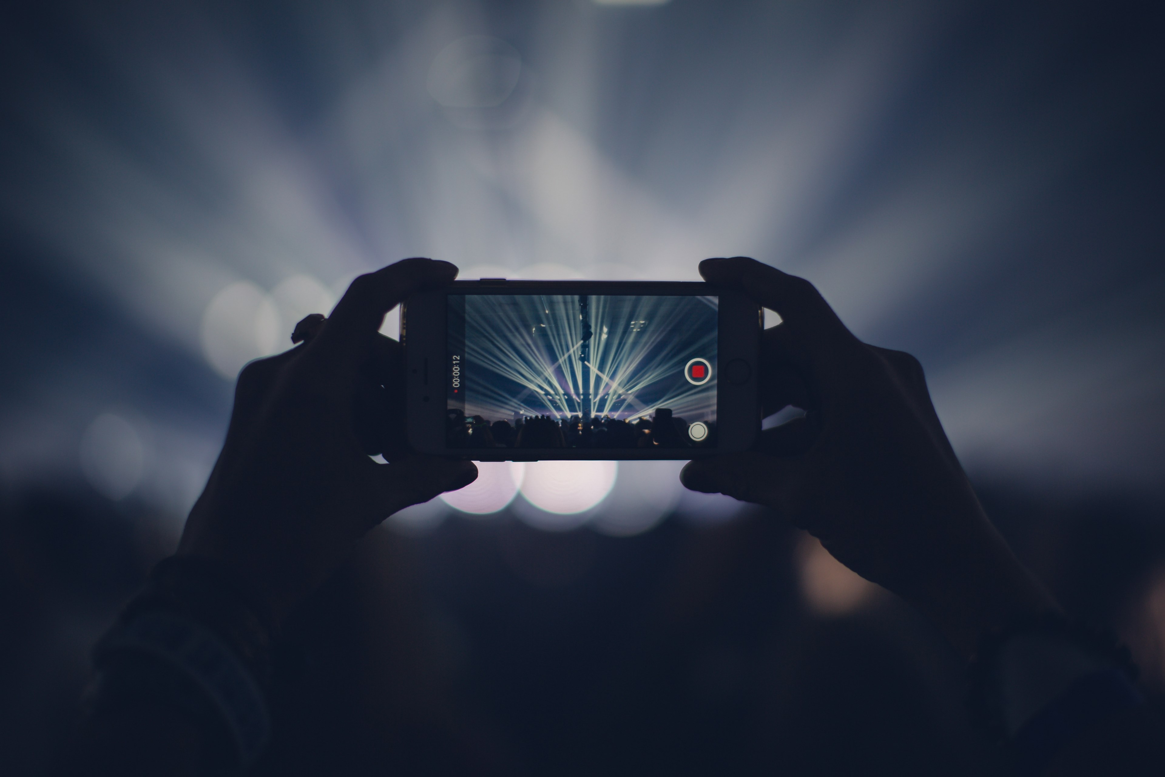 a person recording a concert with an iphone, recording a concert 4k, HD Wallpaper