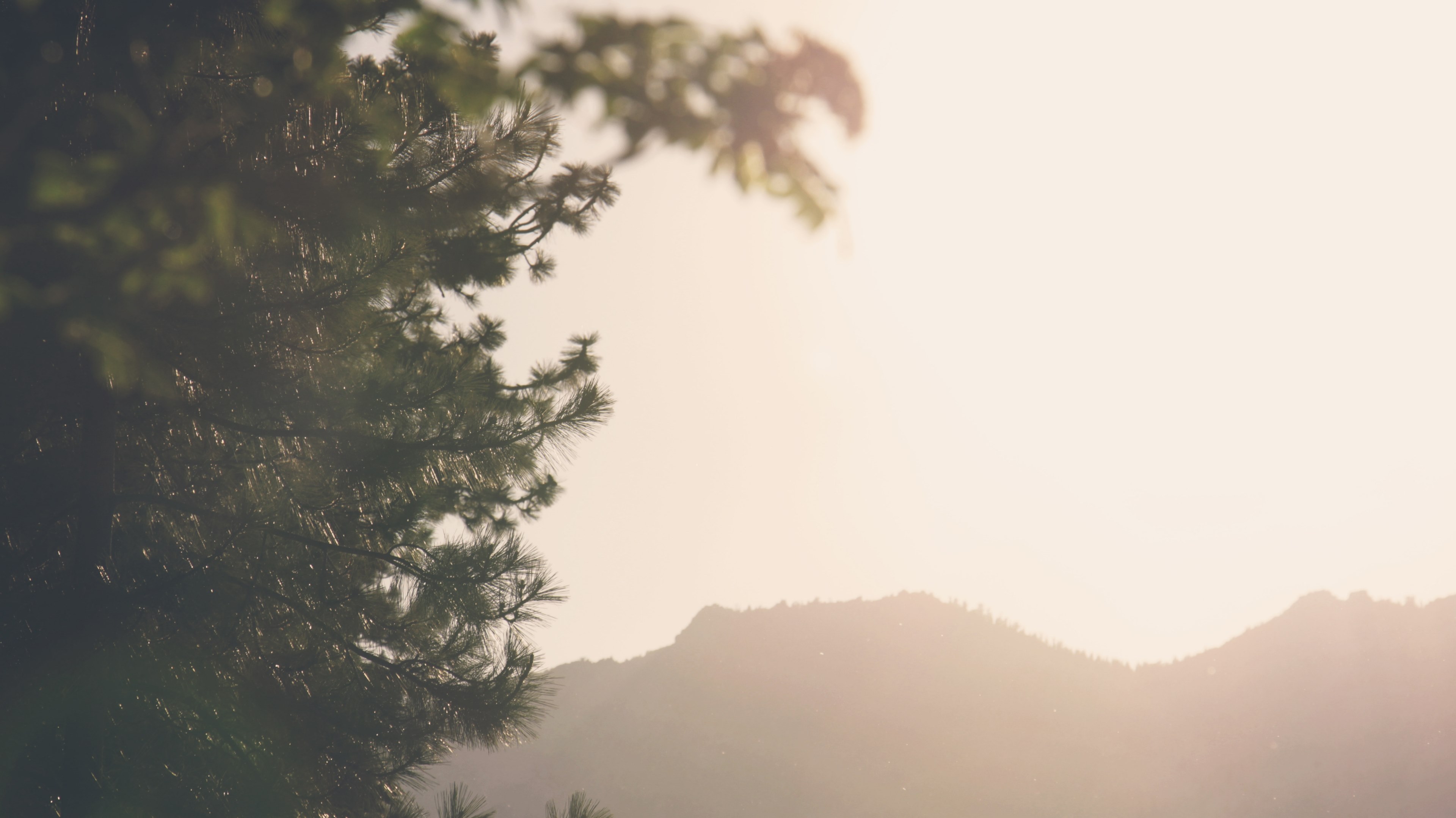 sun shines over the horizon forming mountain silhouettes, on the horizon 4k, HD Wallpaper