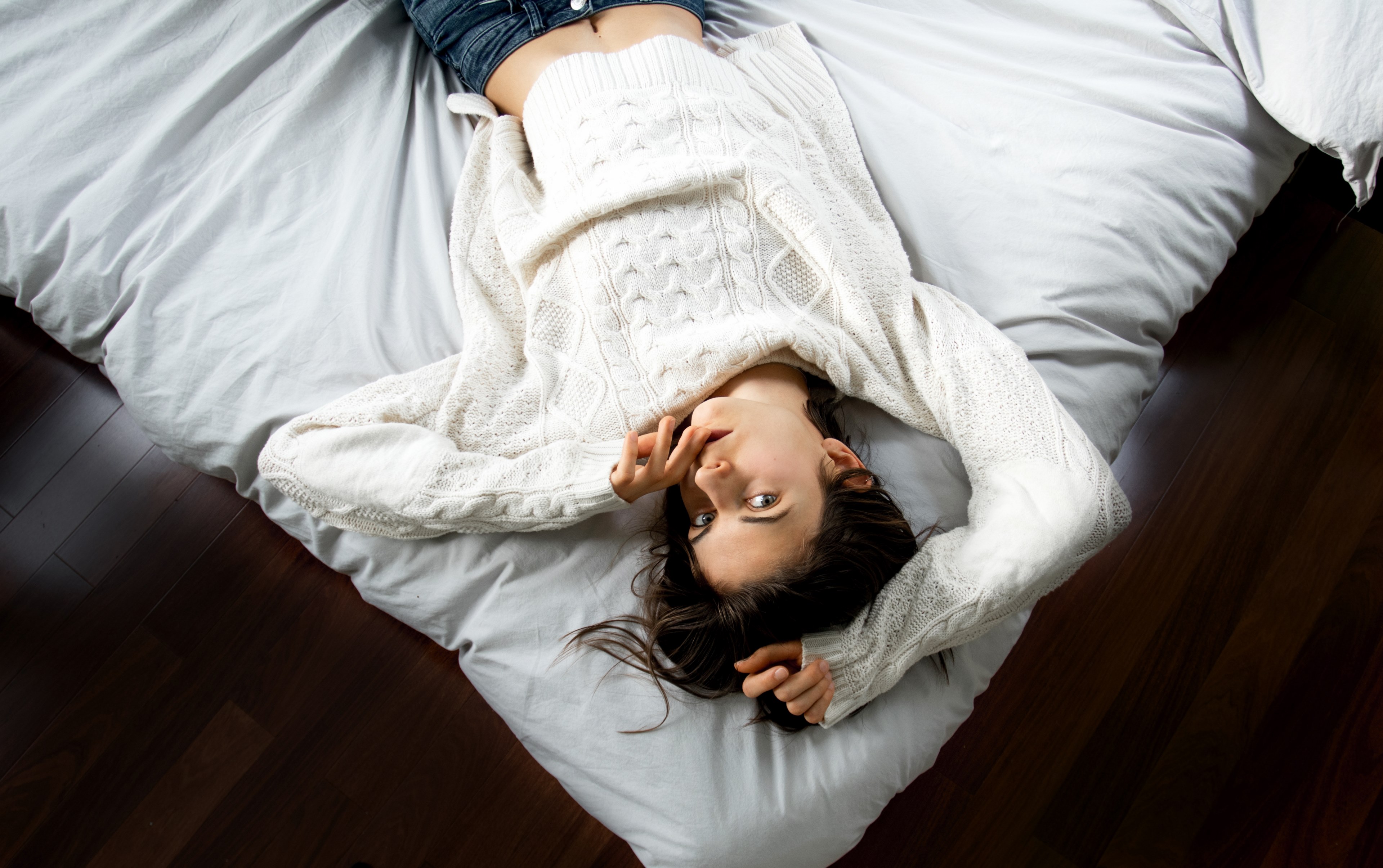 bed sheets girl and child 4k, HD Wallpaper