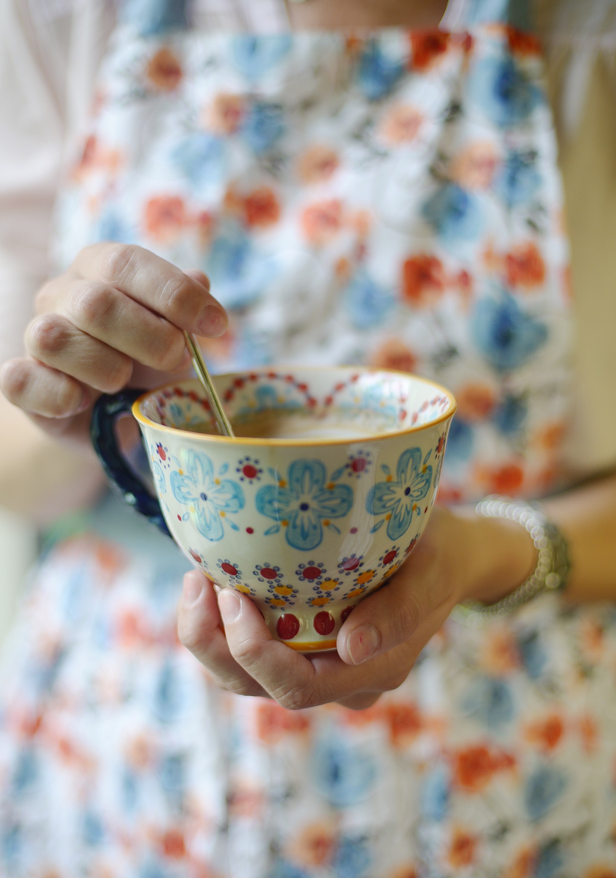 a woman in a floral dress stirring tea in a floral teacup, my sisters coffee 4k, Phone HD Wallpaper