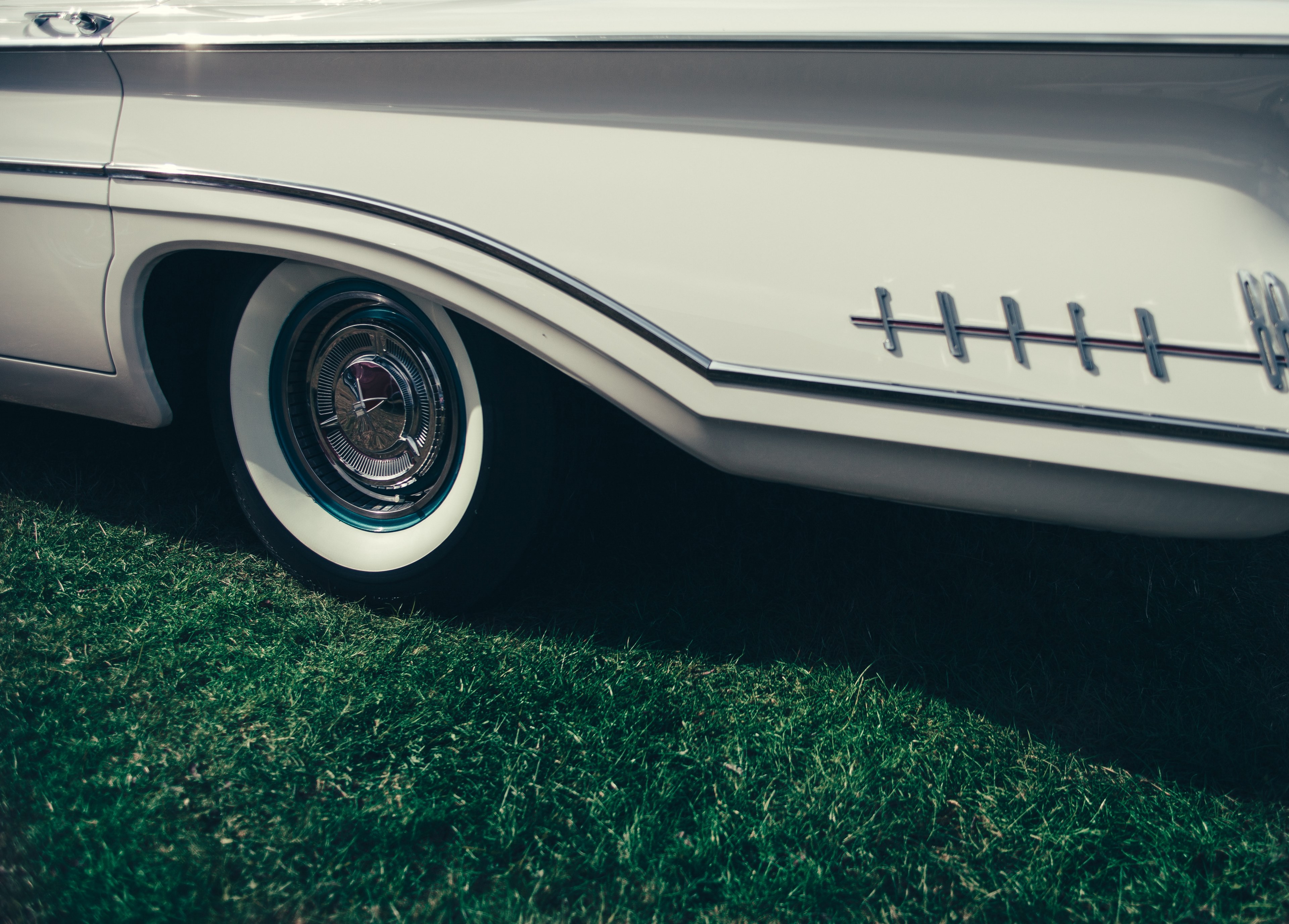 the side view of a classic car showing the tire and the back fender, _super 88 4k, HD Wallpaper