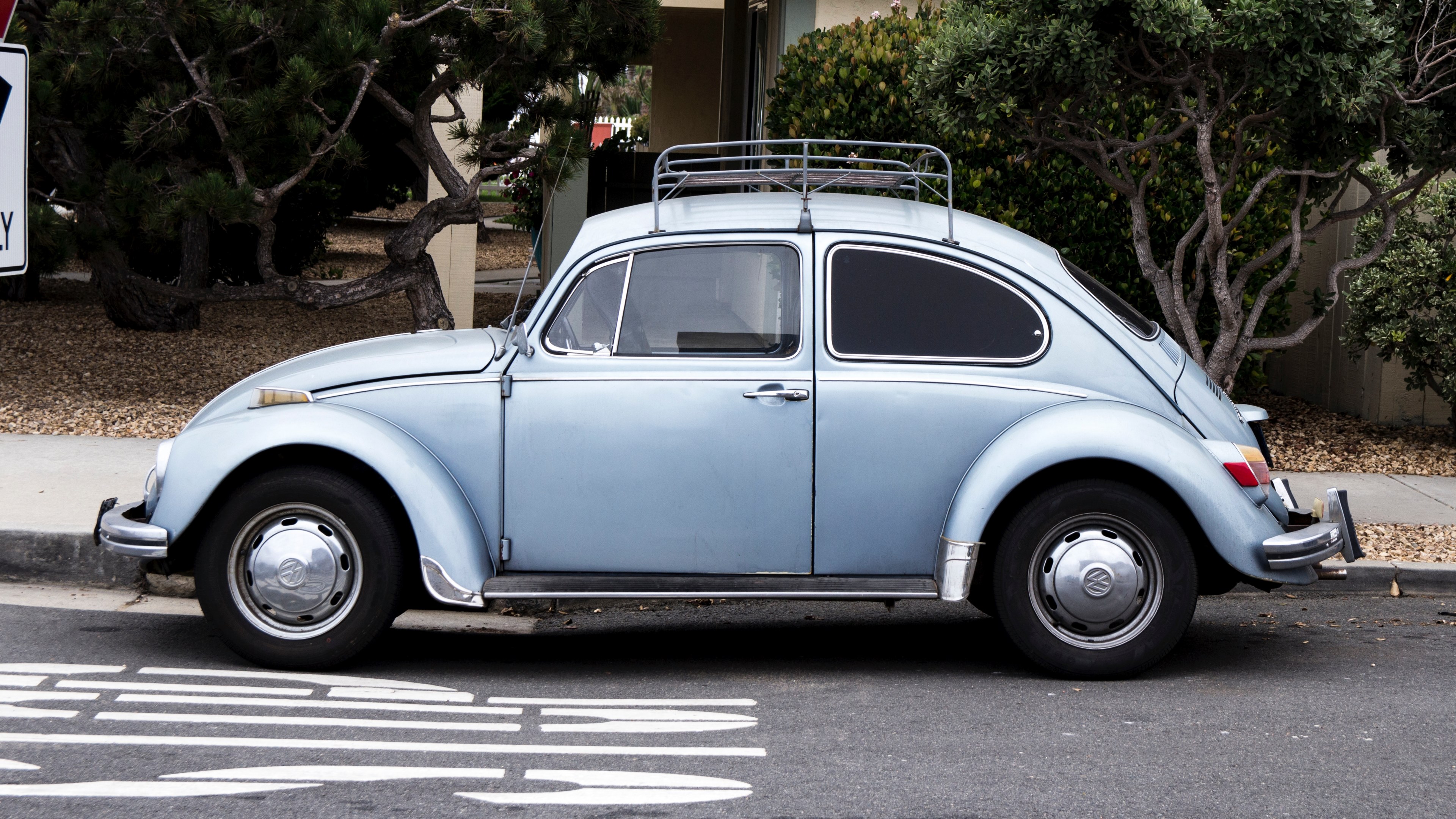 a vintage blue volkswagen beetle parked on the side of the road in carlsbad, carlsbad volkswagen beetle 4k, HD Wallpaper