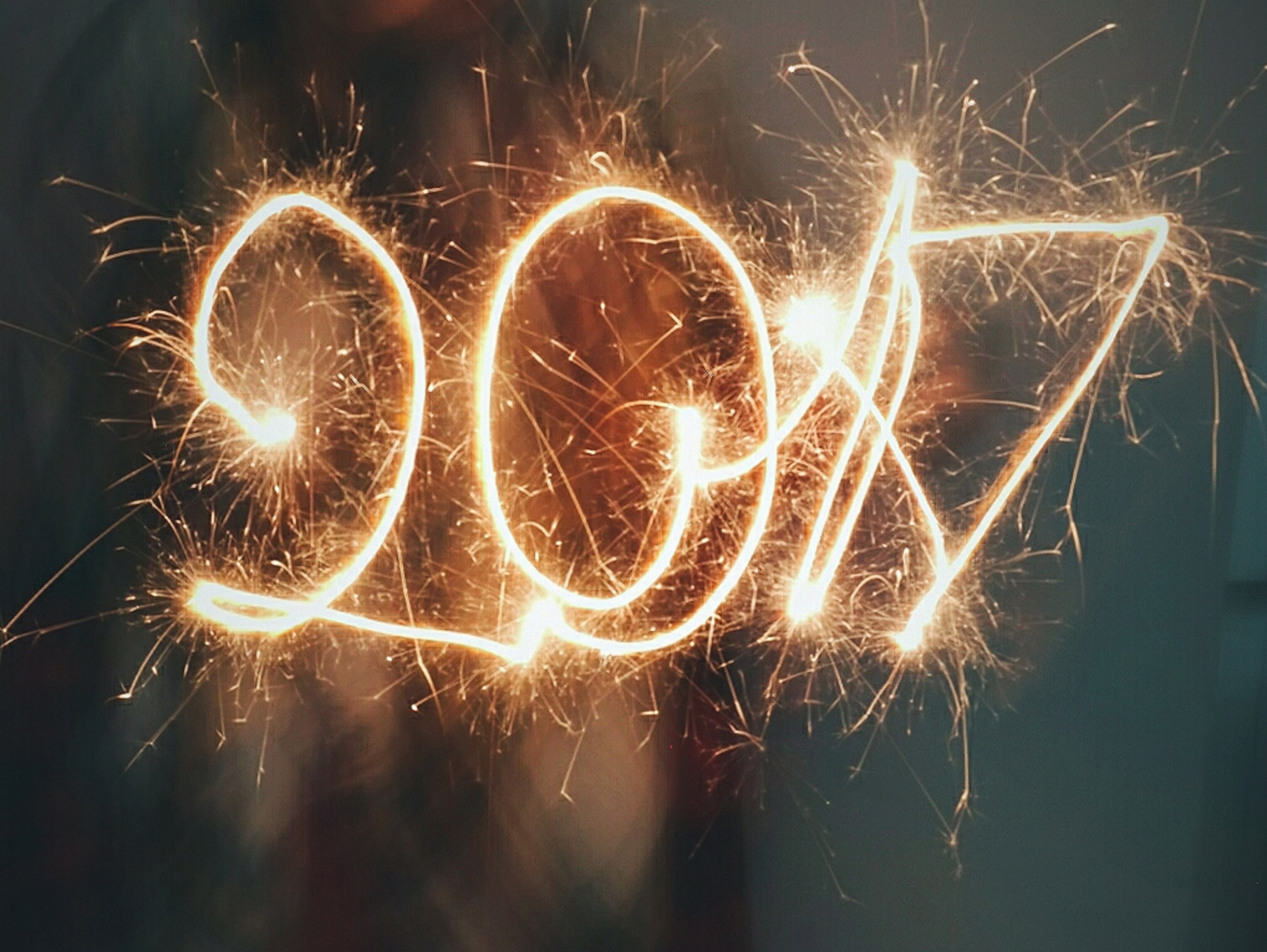 the year 2017 written in sparklers at new years eve, sparklers at new year 4k, HD Wallpaper