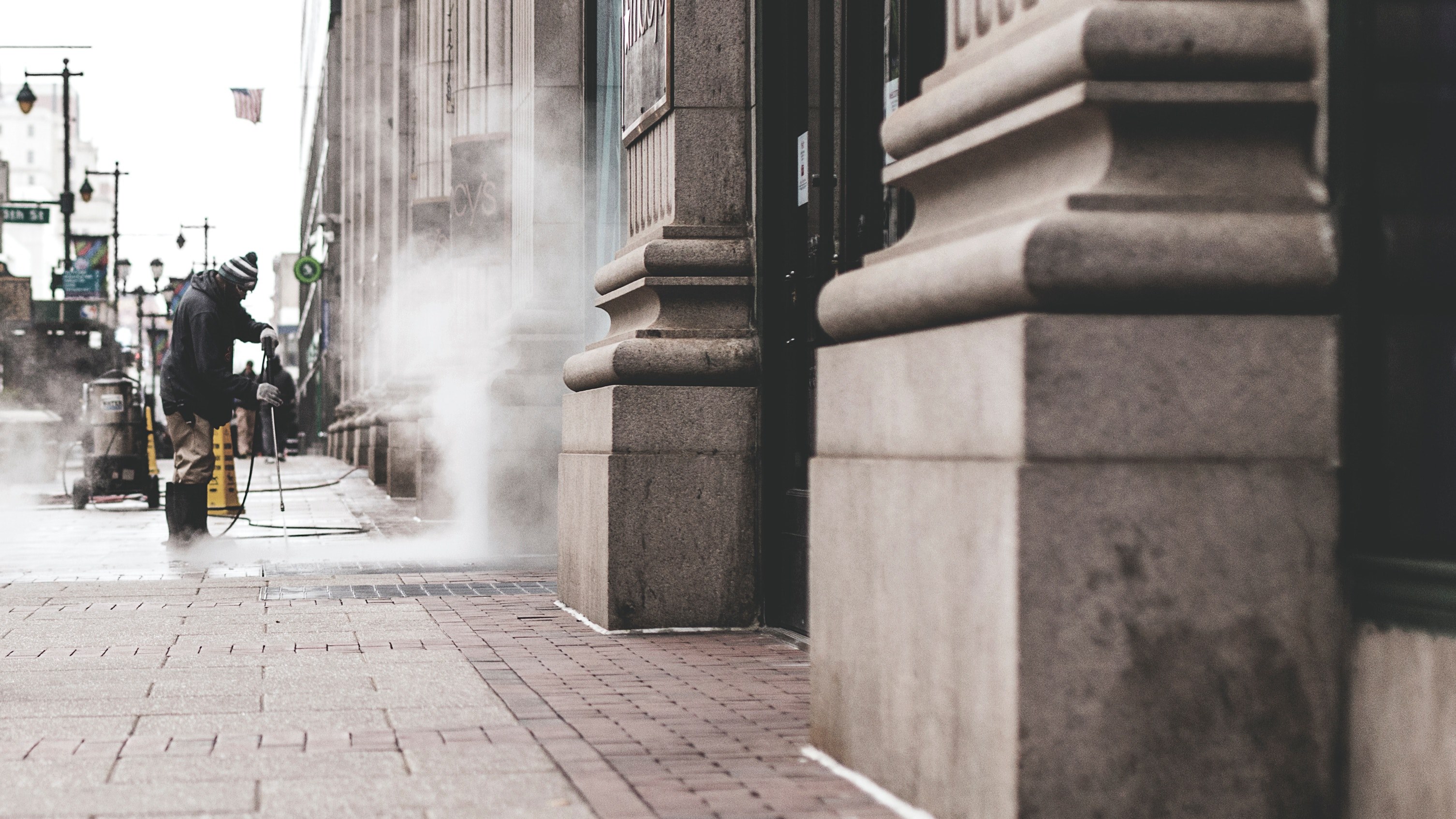 working cleaning worker and street 4k, HD Wallpaper