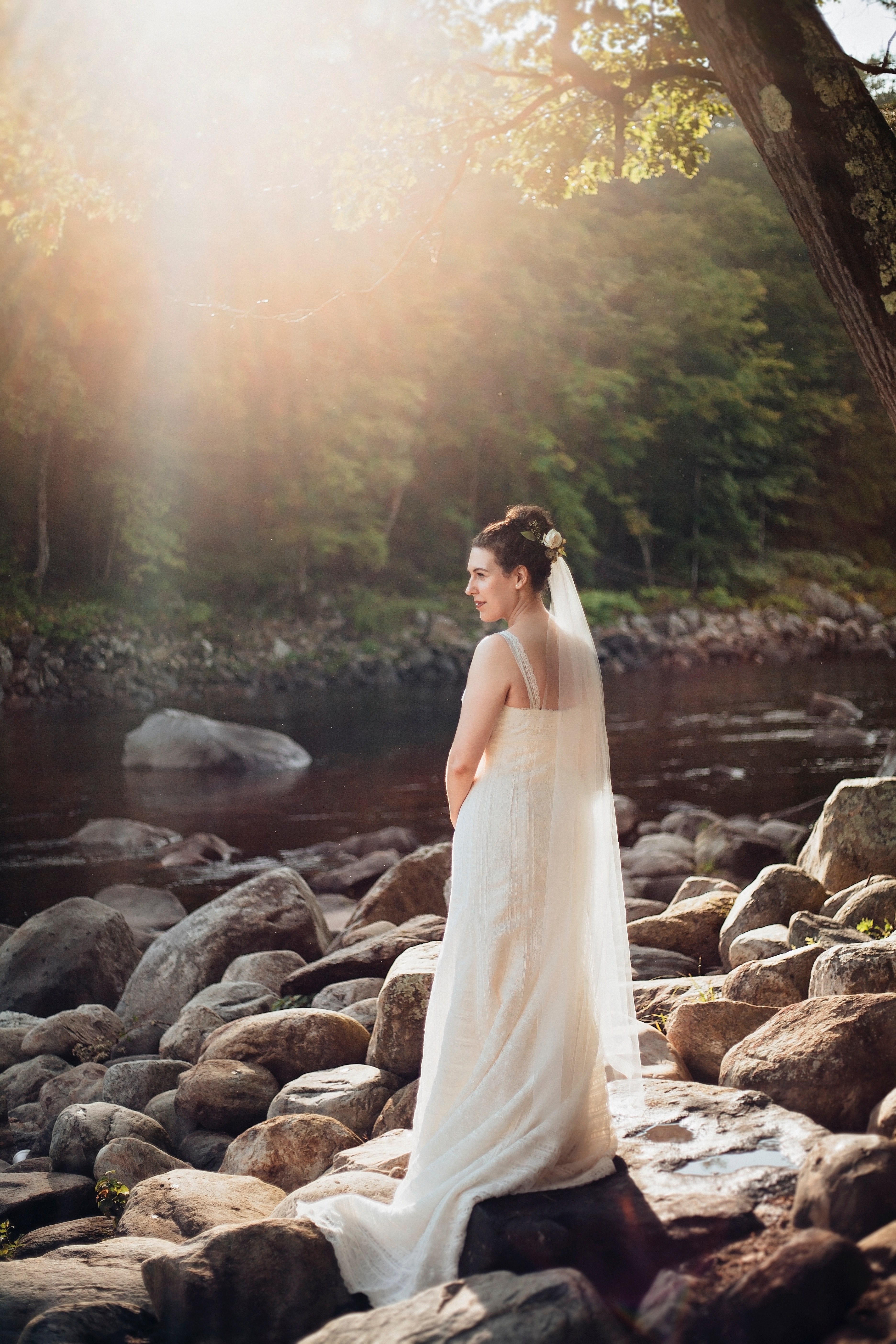 bride poses on rocks by the waters of shelburne falls, bride poses at shelburne falls 4k, Phone HD Wallpaper