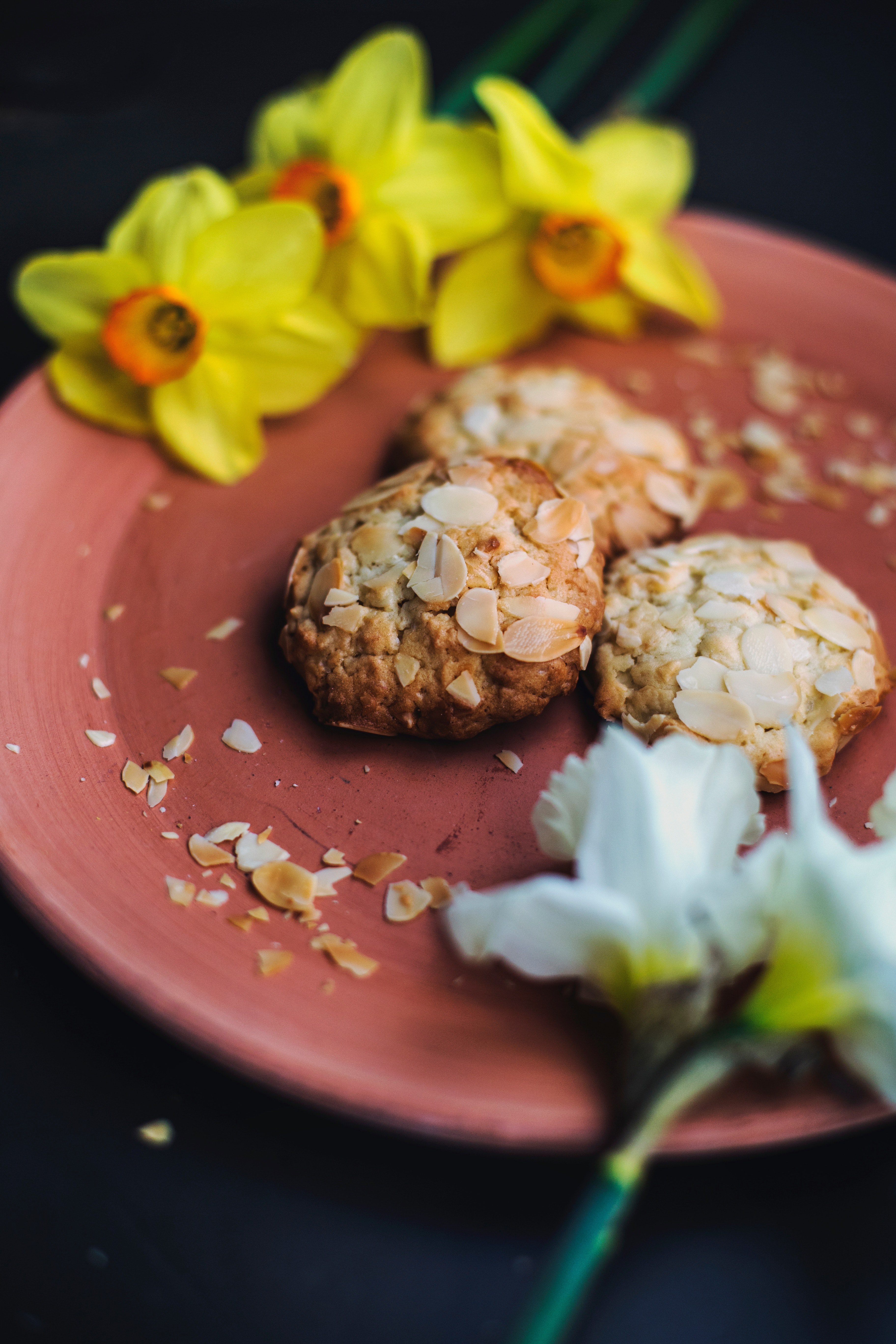 almond cookies on a pink plate with yellow flowers, almond cookies 4k, Phone HD Wallpaper