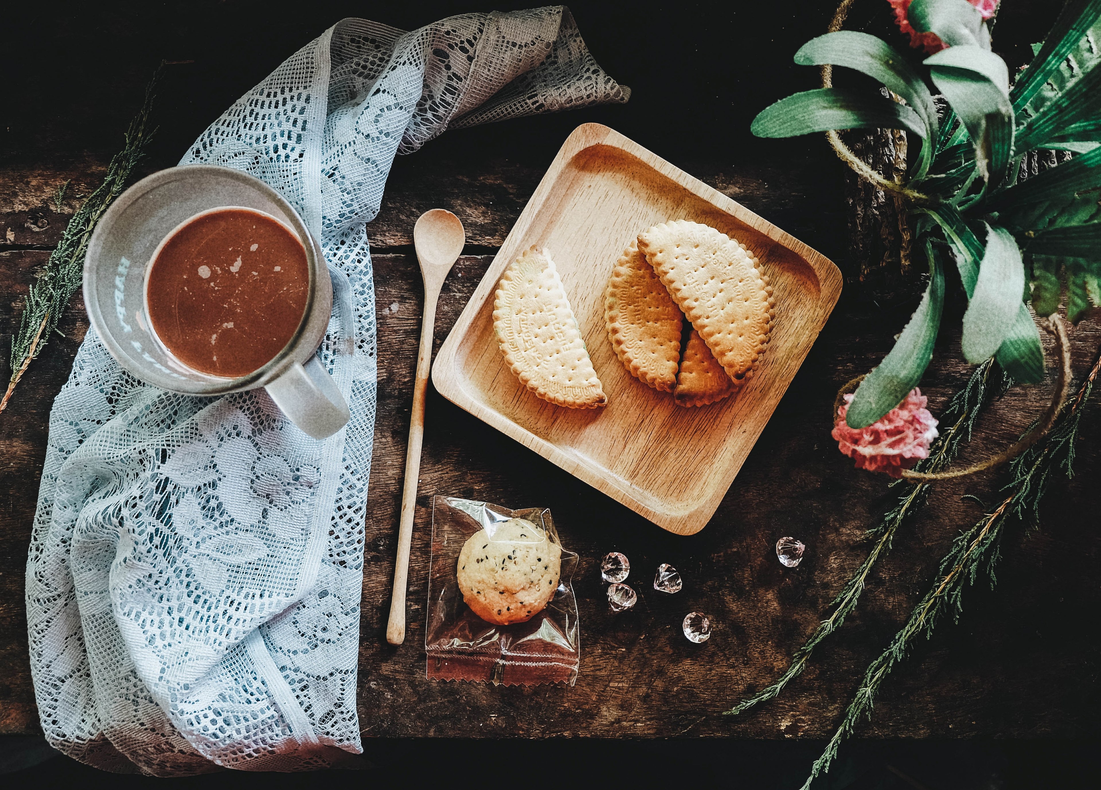 food cookie biscuit and napkin 4k, HD Wallpaper