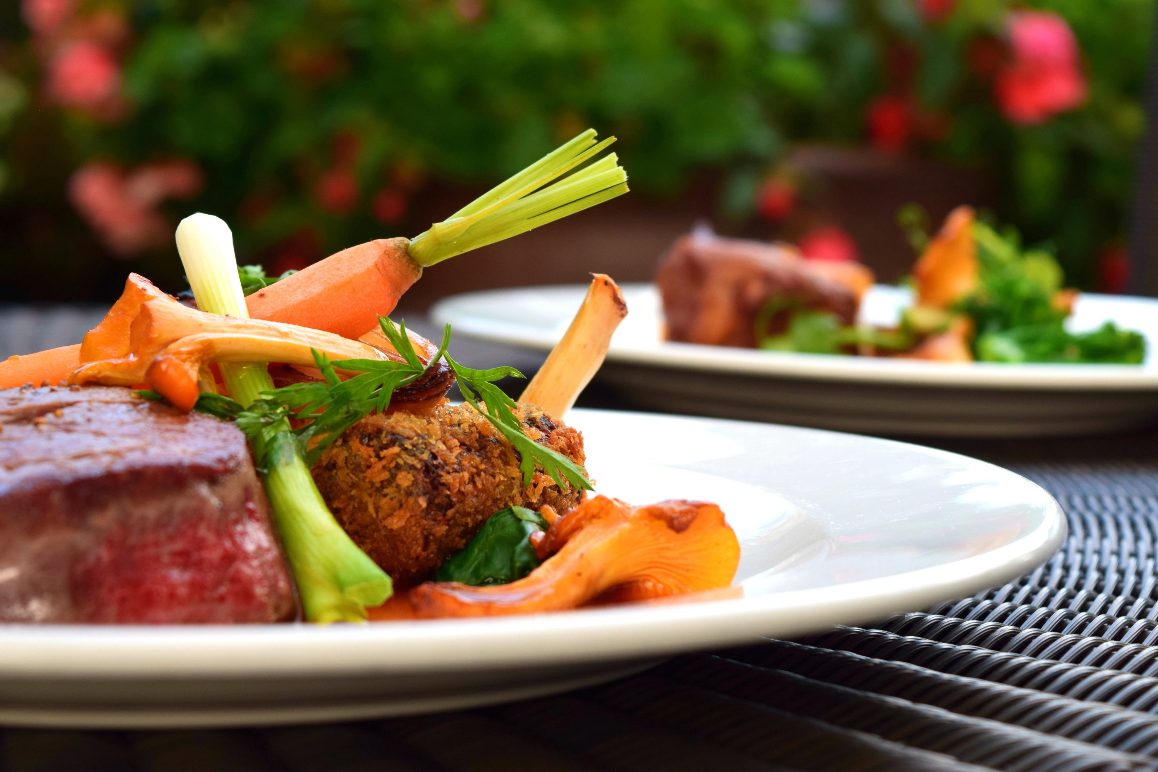 steak dinner for two with roasted carrots onions and vegetables, steak dinner for two 4k, HD Wallpaper
