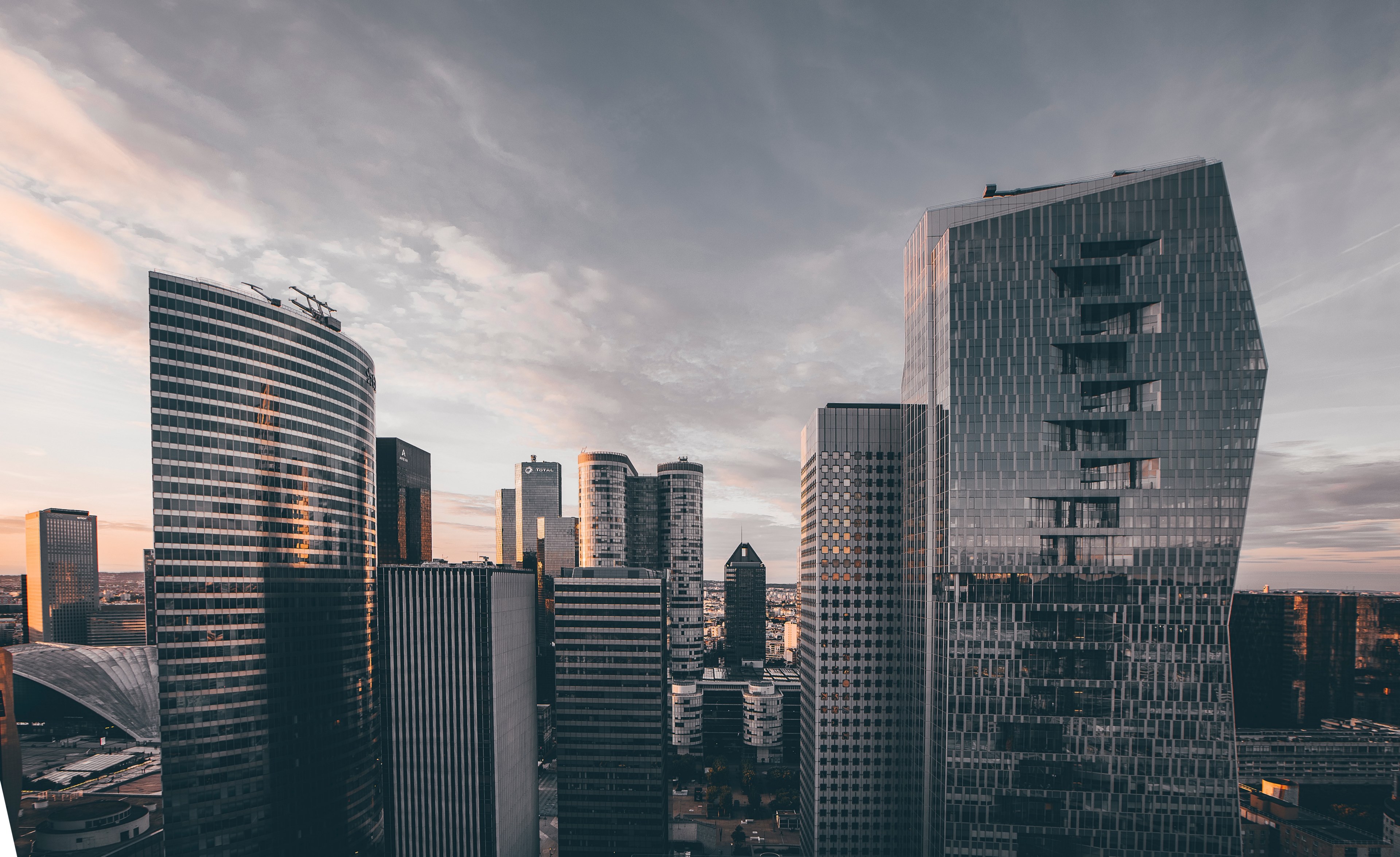 panoramic shot of a city skyline with modern skyscrapers at daybreak, _sun reflection in high rises 4k, HD Wallpaper