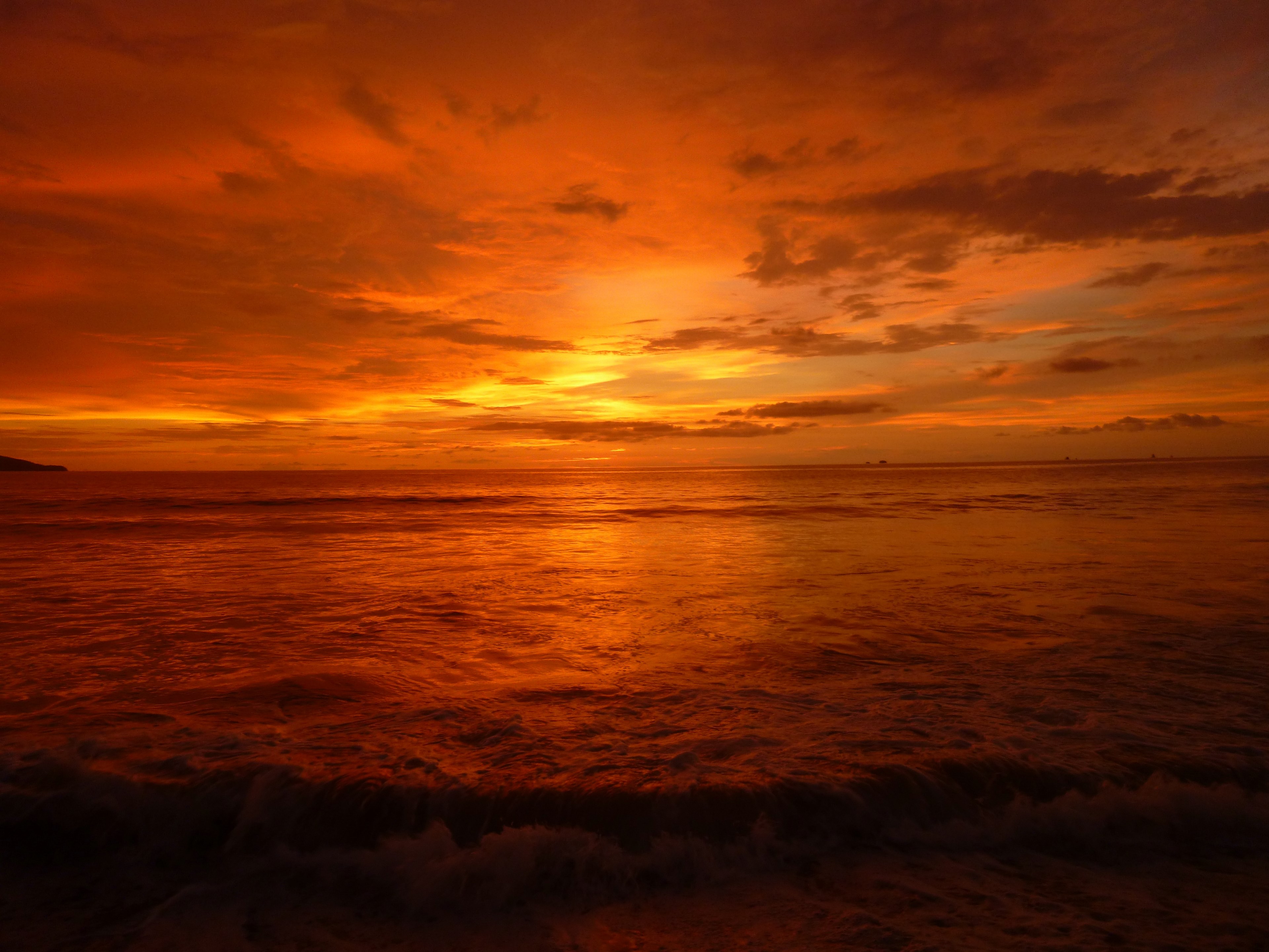 dramatic deep orange sunset over the ocean with golden and grey wispy clouds in the sky, dramatic golden sunset_ 4k, HD Wallpaper