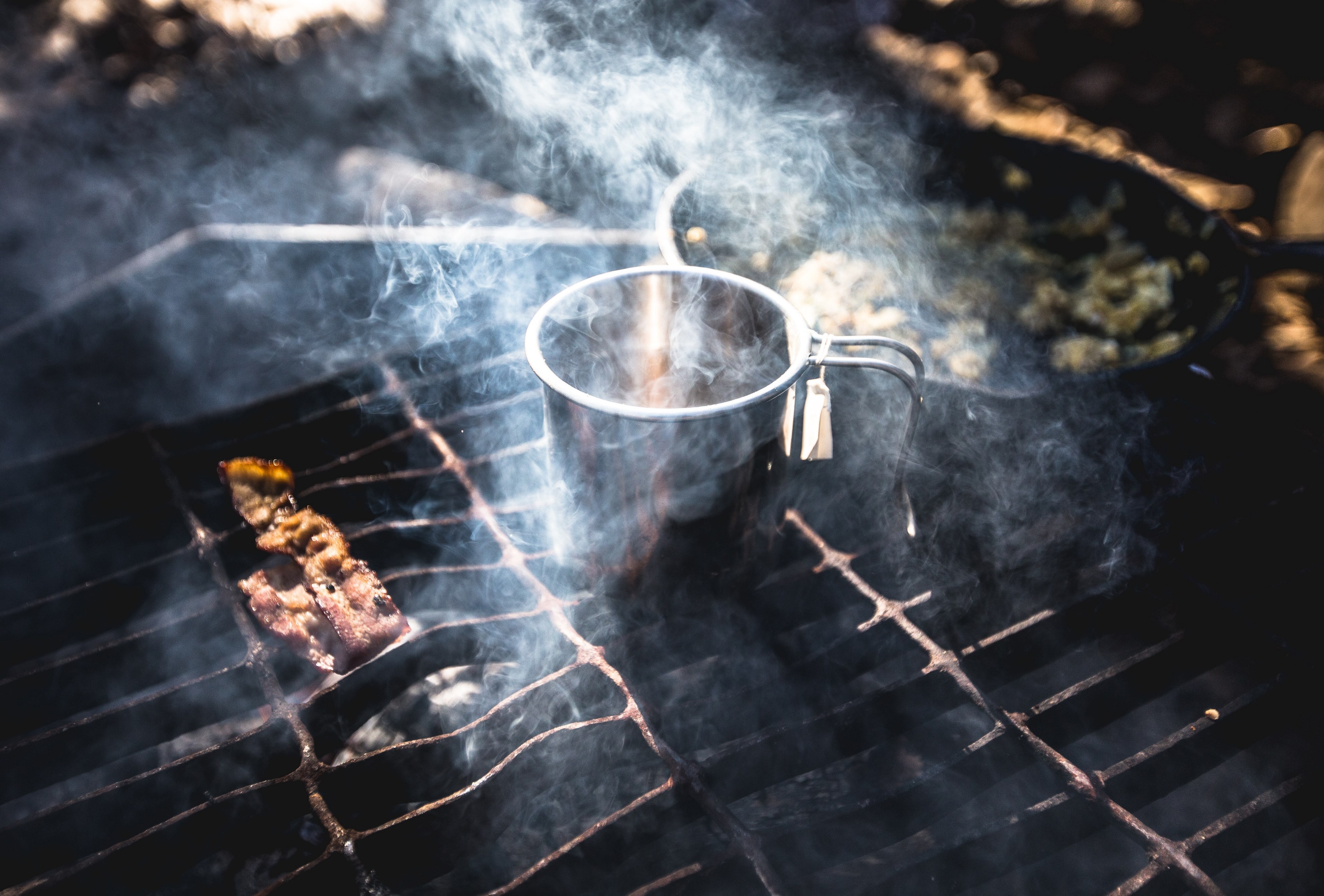 a pan and a mug on an outdoor grill with smoke rising above, smoke over a grill 4k, HD Wallpaper