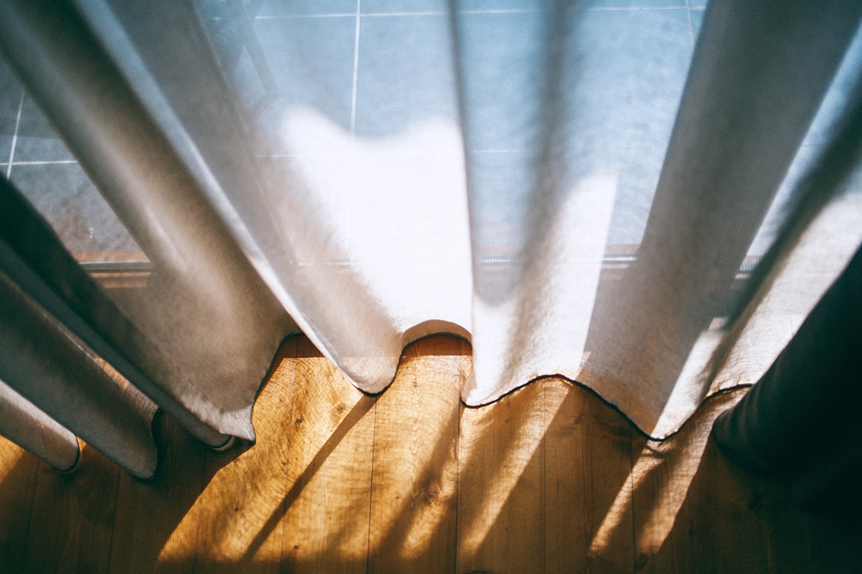 the sunlight is coming through the windows with white curtains in tbilisi, _windows curtains tbilisi 4k, HD Wallpaper