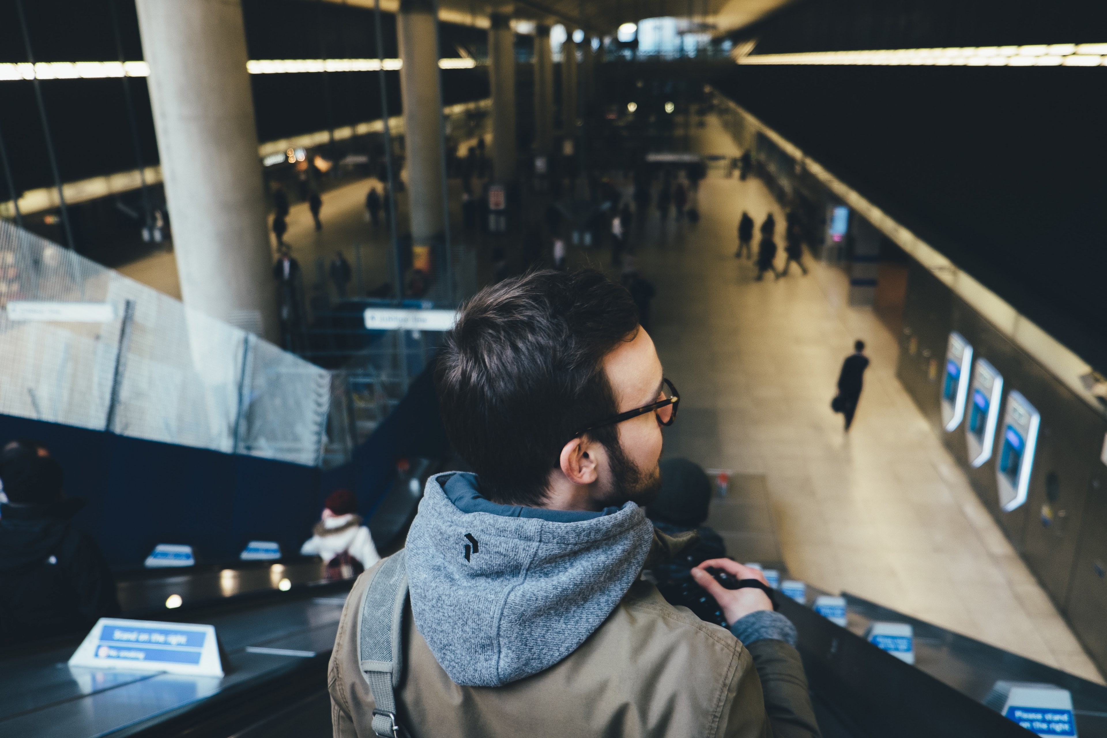 a bearded man in glasses on an escalator in canary wharf, bearded man on an escalator 4k, HD Wallpaper