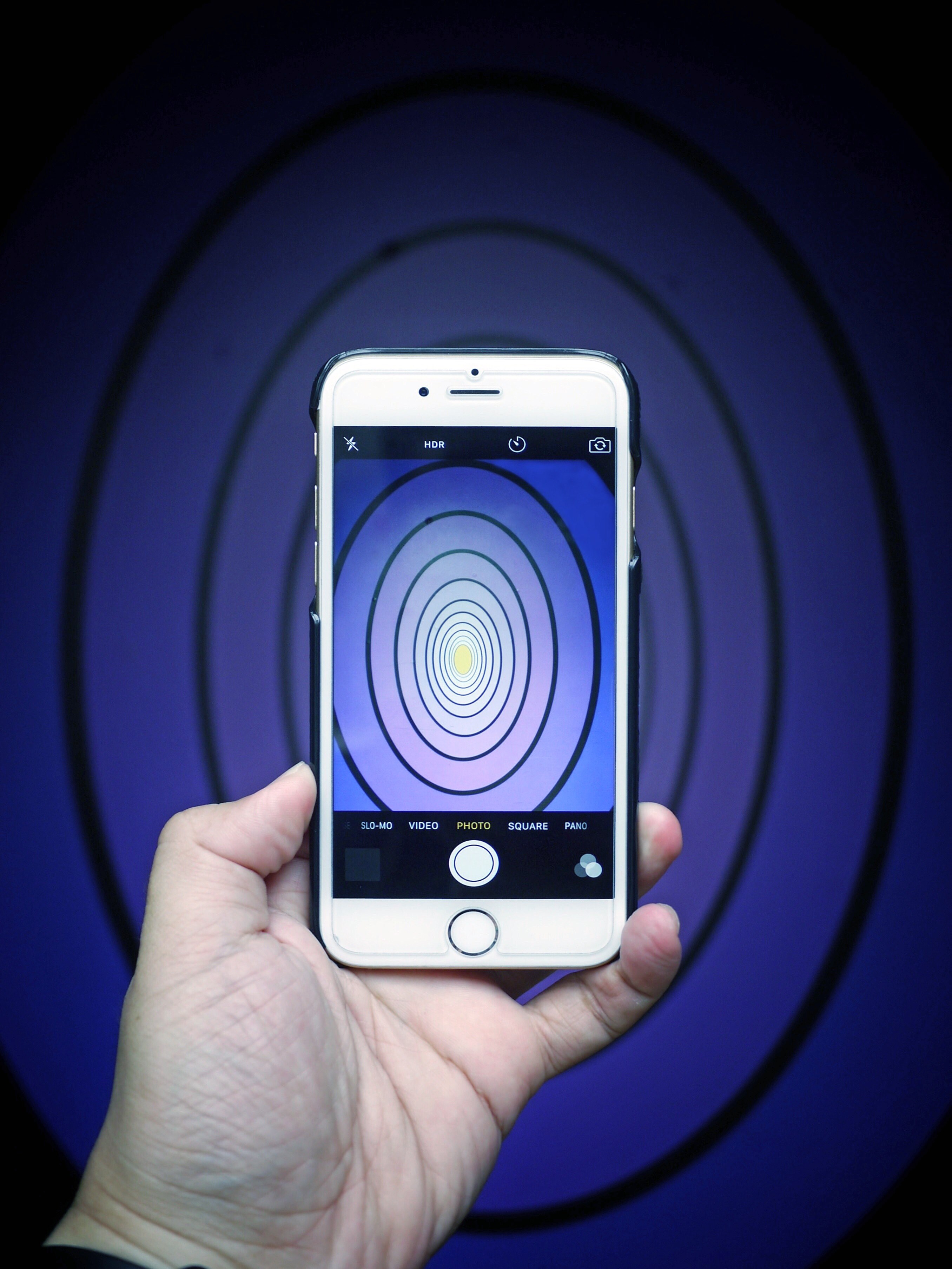 a person taking a picture of blue oval shapes with their phone, _blue ovals phone 4k, Phone HD Wallpaper