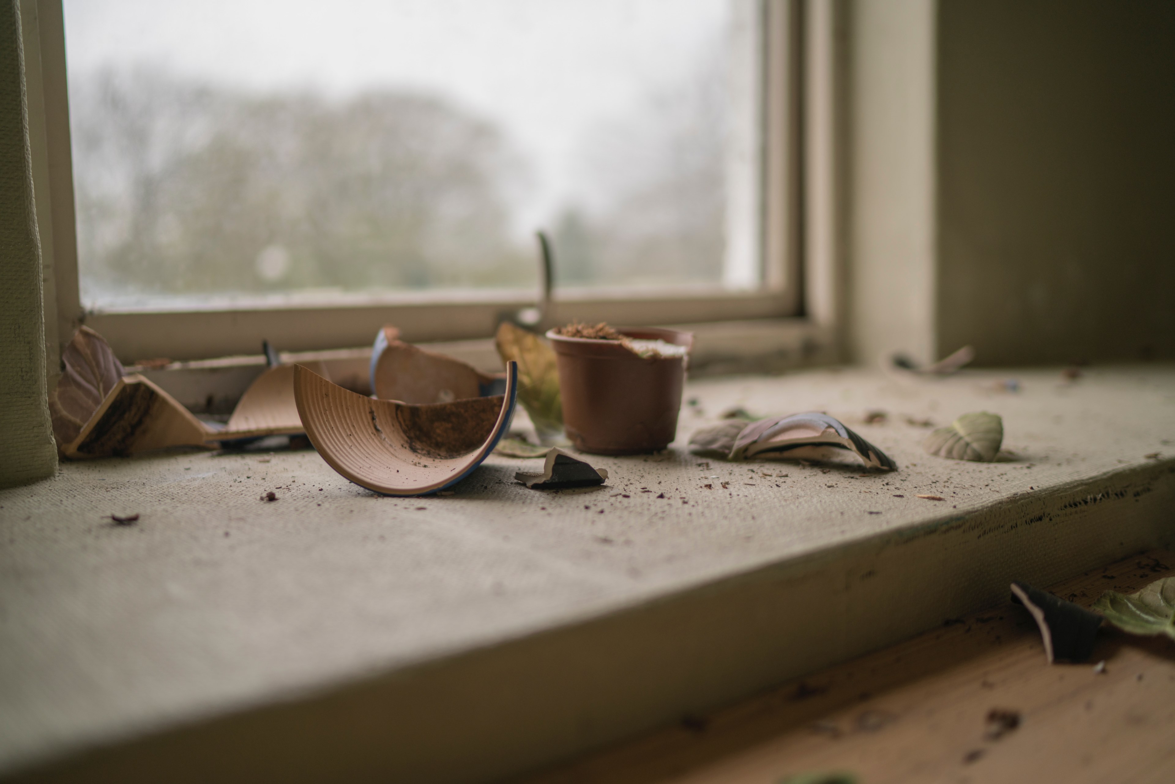 a shattered flowerpot on a windowsill, broken pots on a window sill 4k, HD Wallpaper