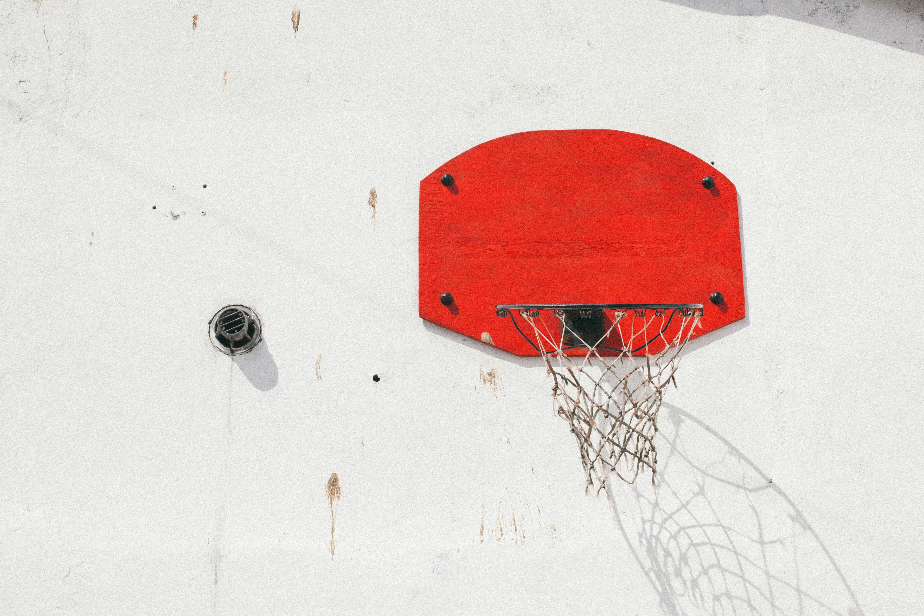urban white hoop and basketball 4k, HD Wallpaper
