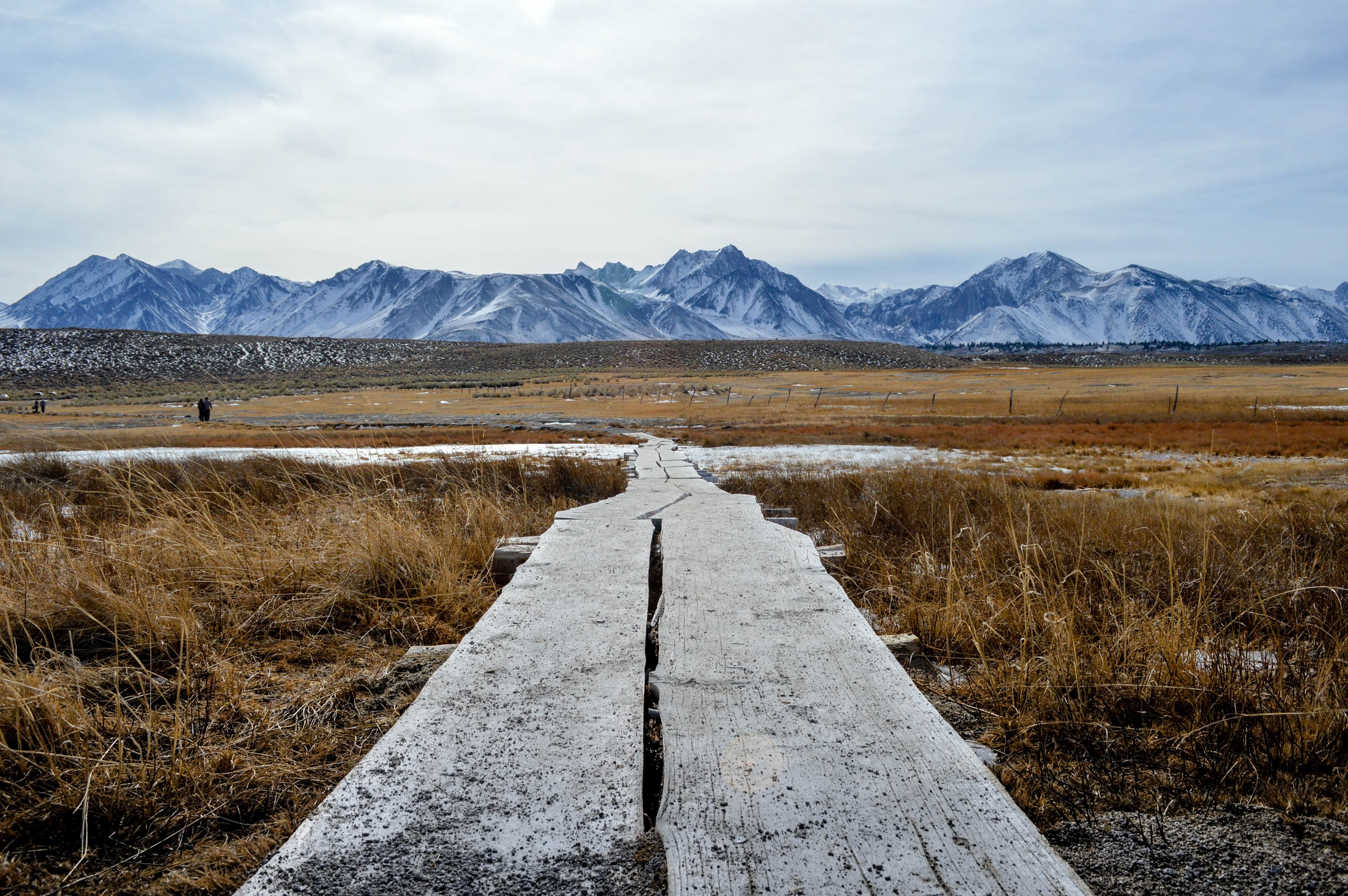 walking path leads through barren brush toward snowy mountains, rural mountain hiking 4k, HD Wallpaper