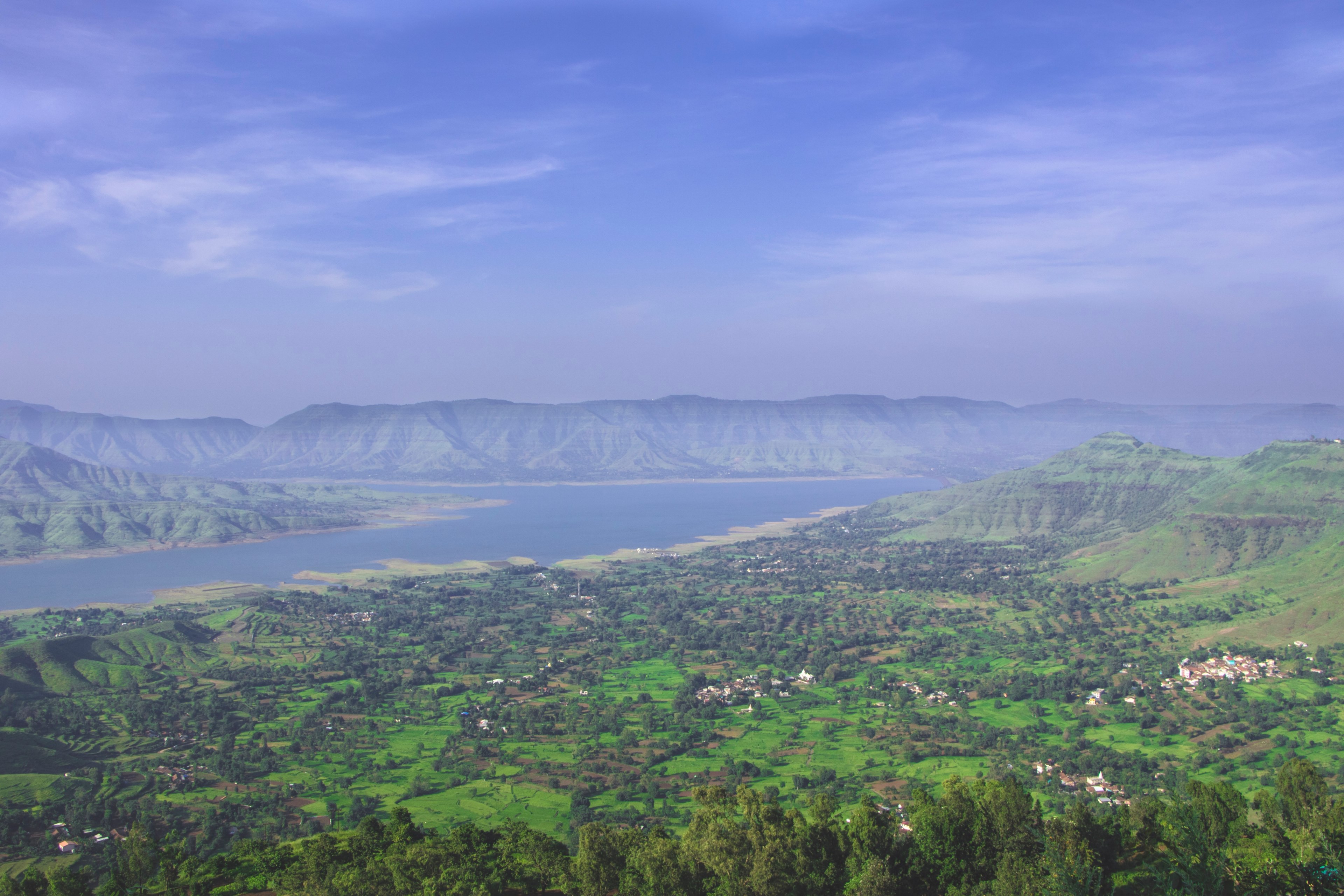 a vast rural landscape near a large river in panchgani, countryside near the river 4k, HD Wallpaper