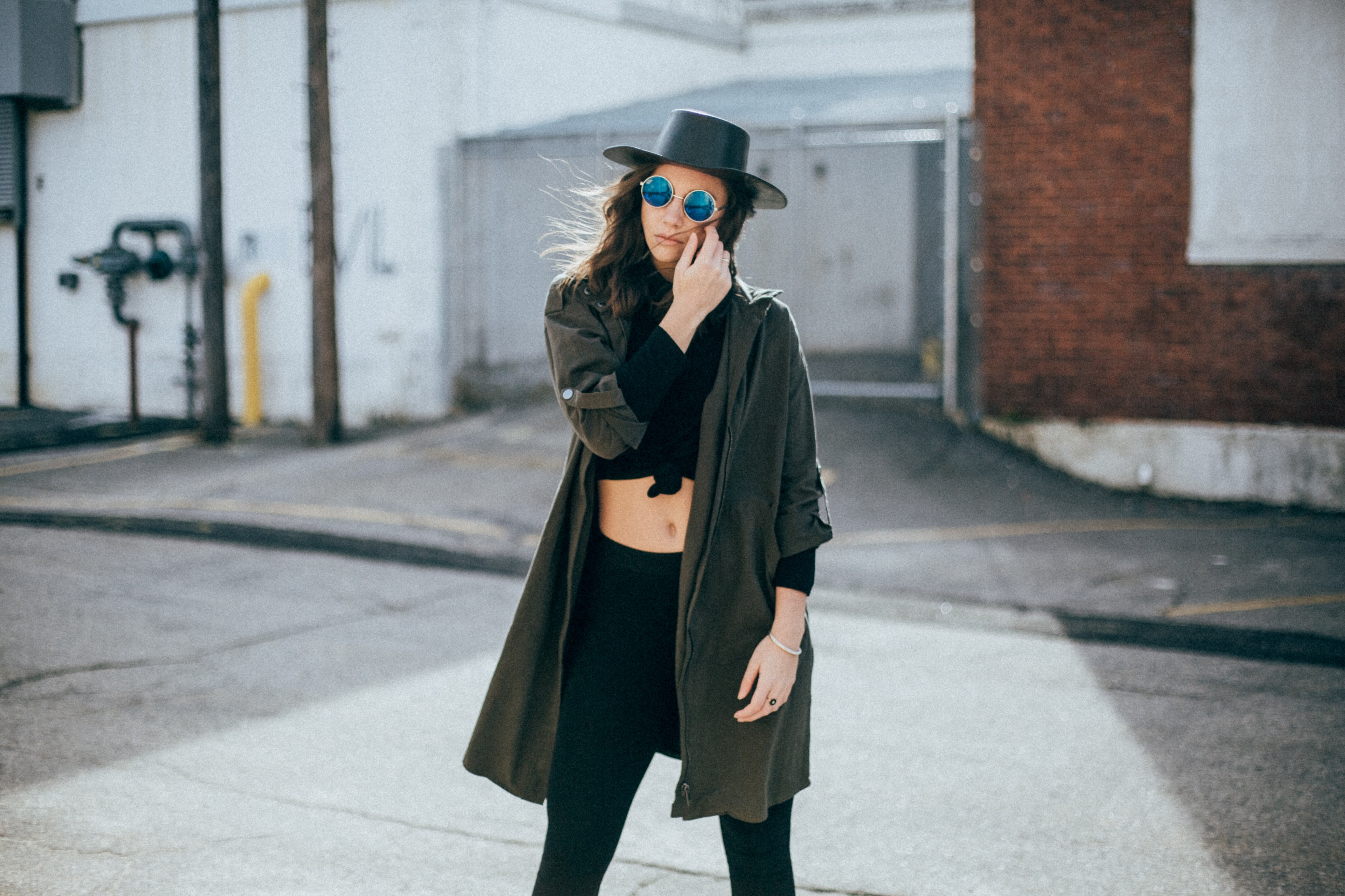 woman fashion sunglass and street 4k, HD Wallpaper
