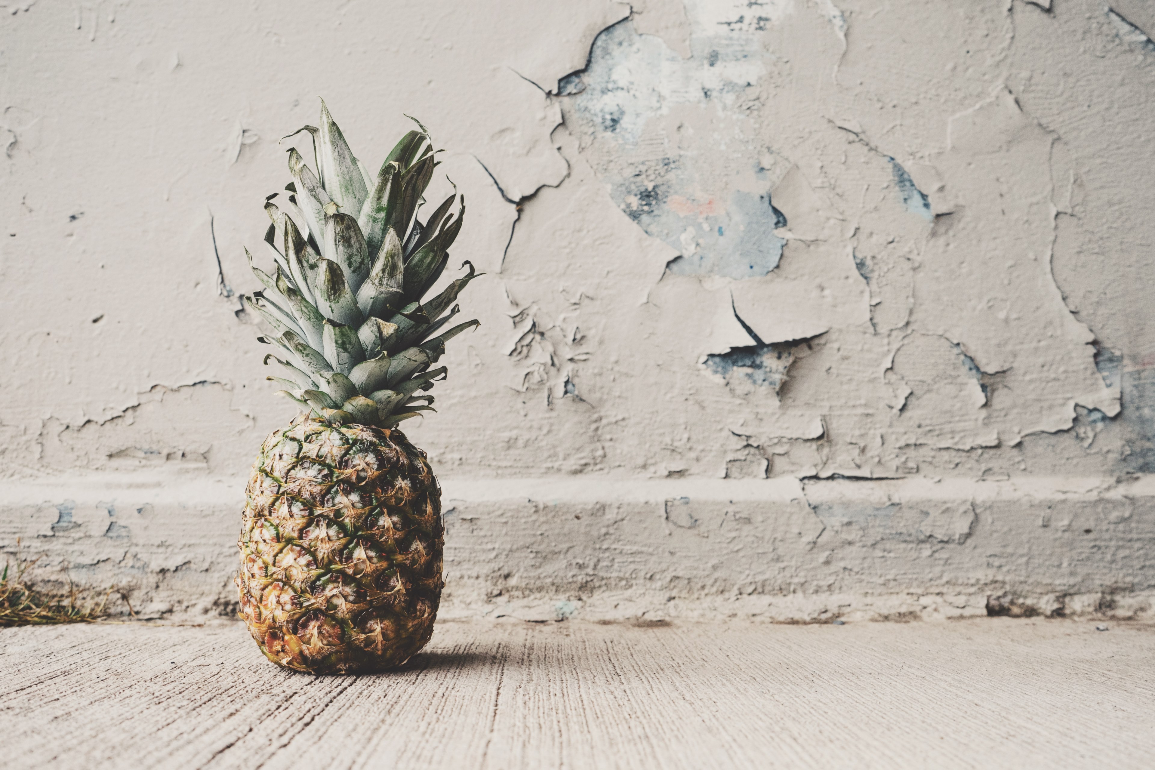 single fresh pineapple in an abandoned room with peeling paint, pineapple on the floor 4k, HD Wallpaper