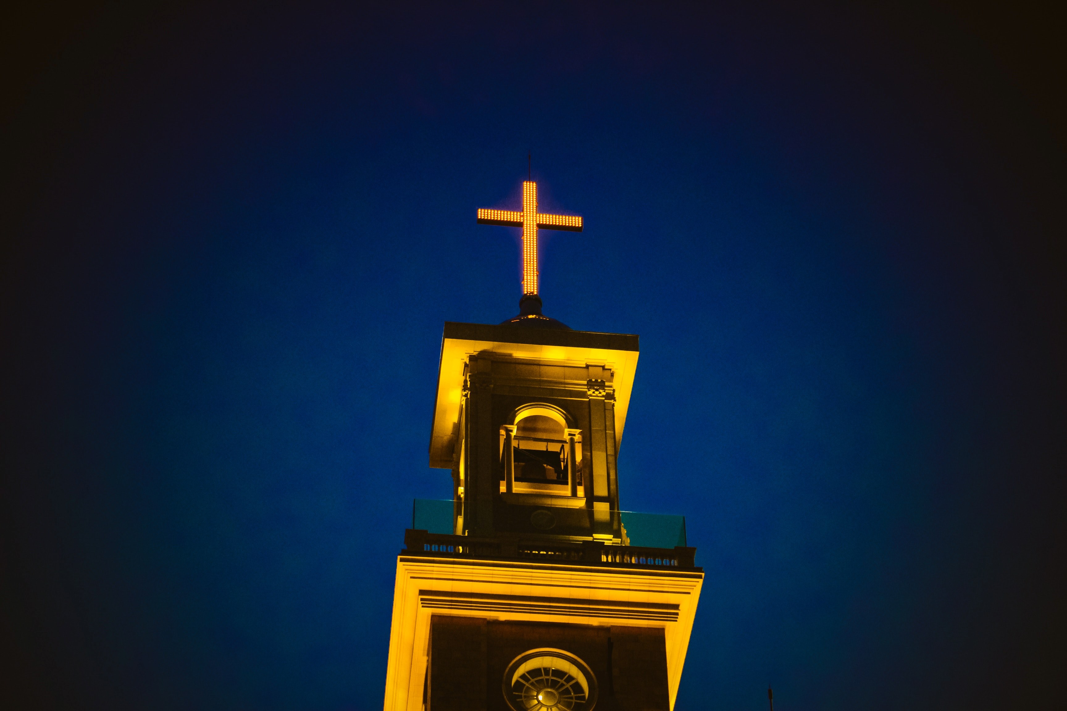 a lighted church steeple and cross against the dark blue night sky in beirut, _light in the night 4k, HD Wallpaper
