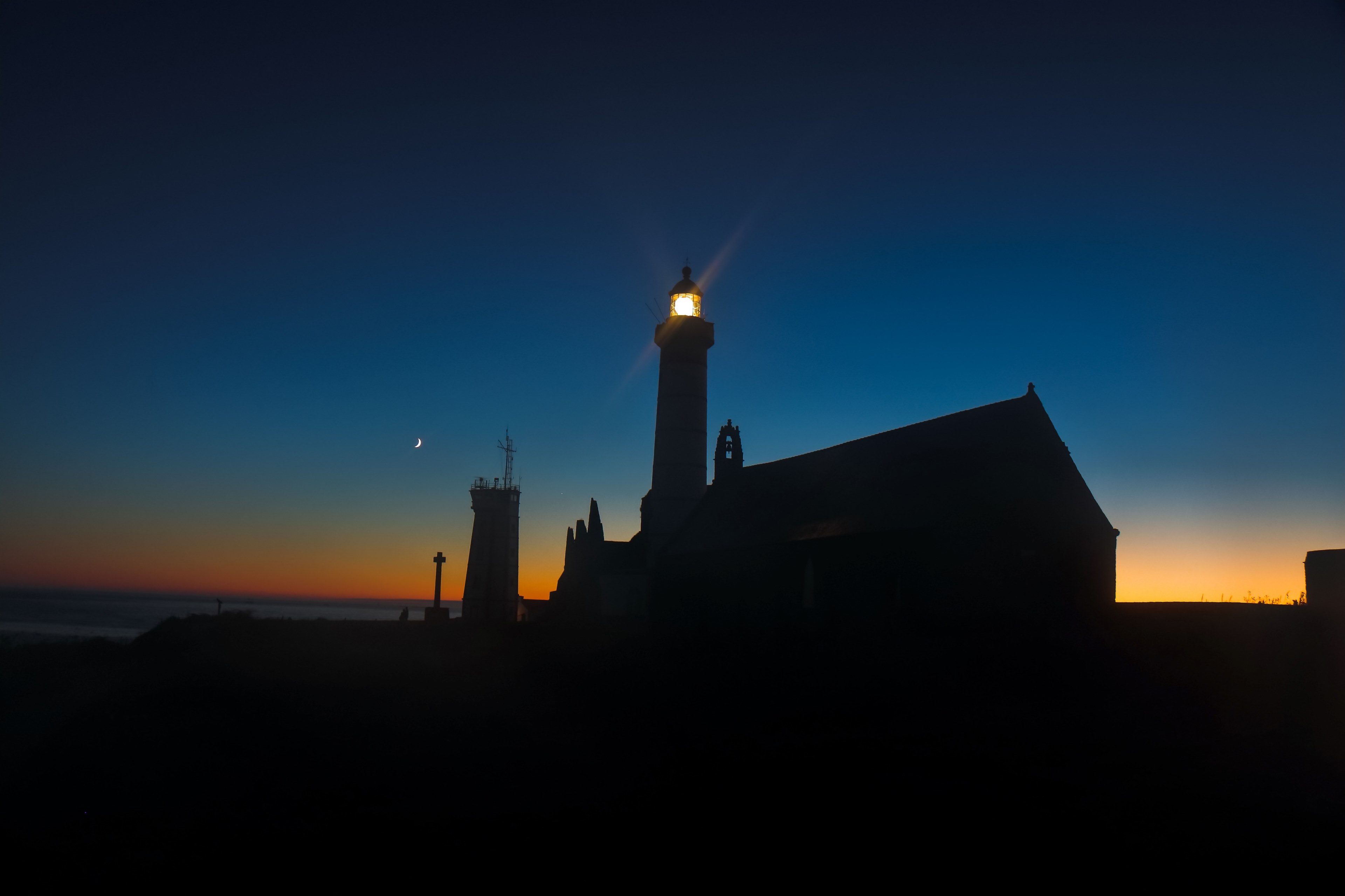 the lighthouse next to the abbey at pointe de saint mathieu shines against the illuminated sky, _lighthouse of the pointe de saint mathieu 4k, HD Wallpaper