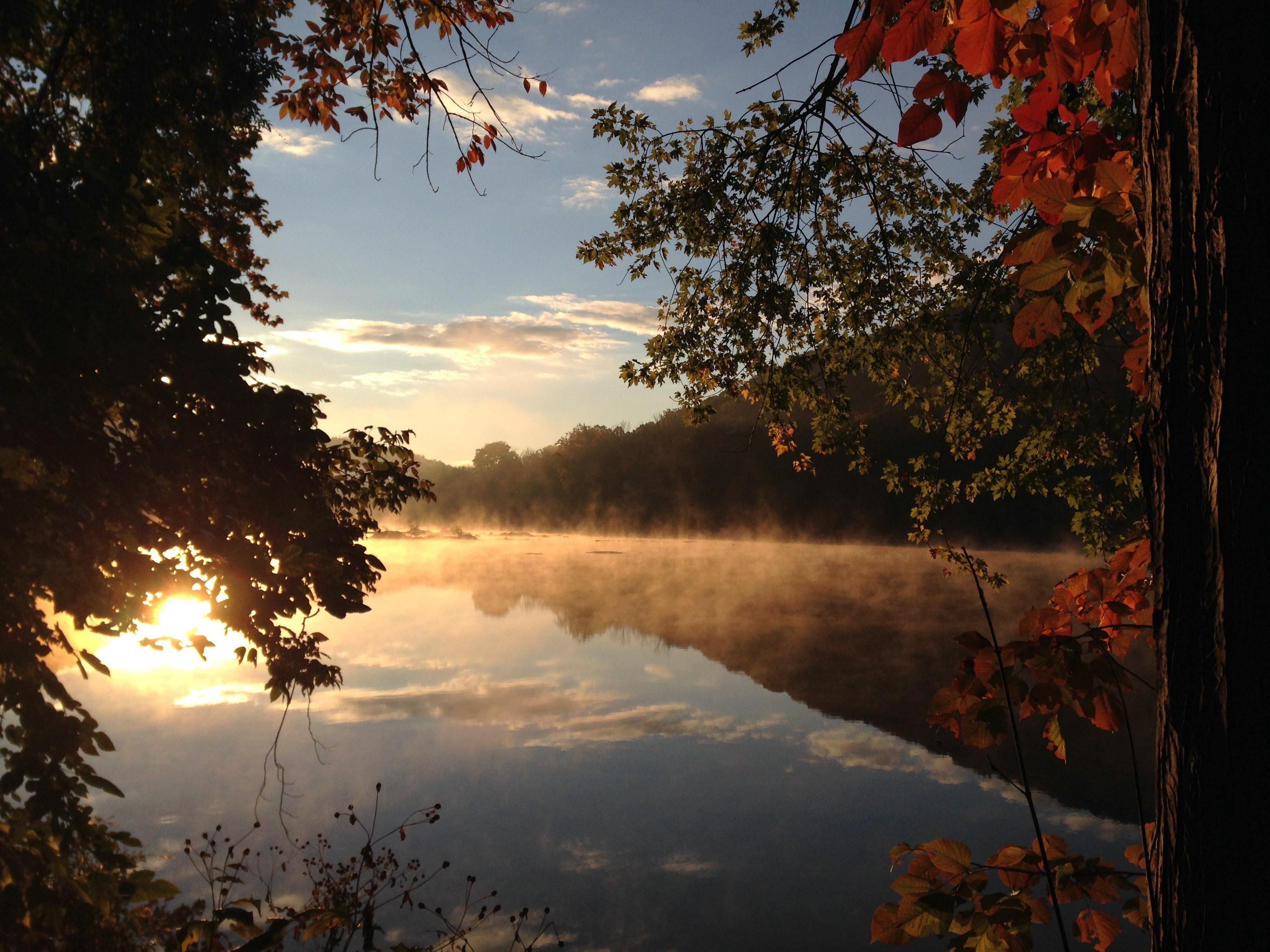 the sky reflecting on a misty lake with orange rays from the sunset in autumn, lake at newport pennsylvania united states 4k, HD Wallpaper