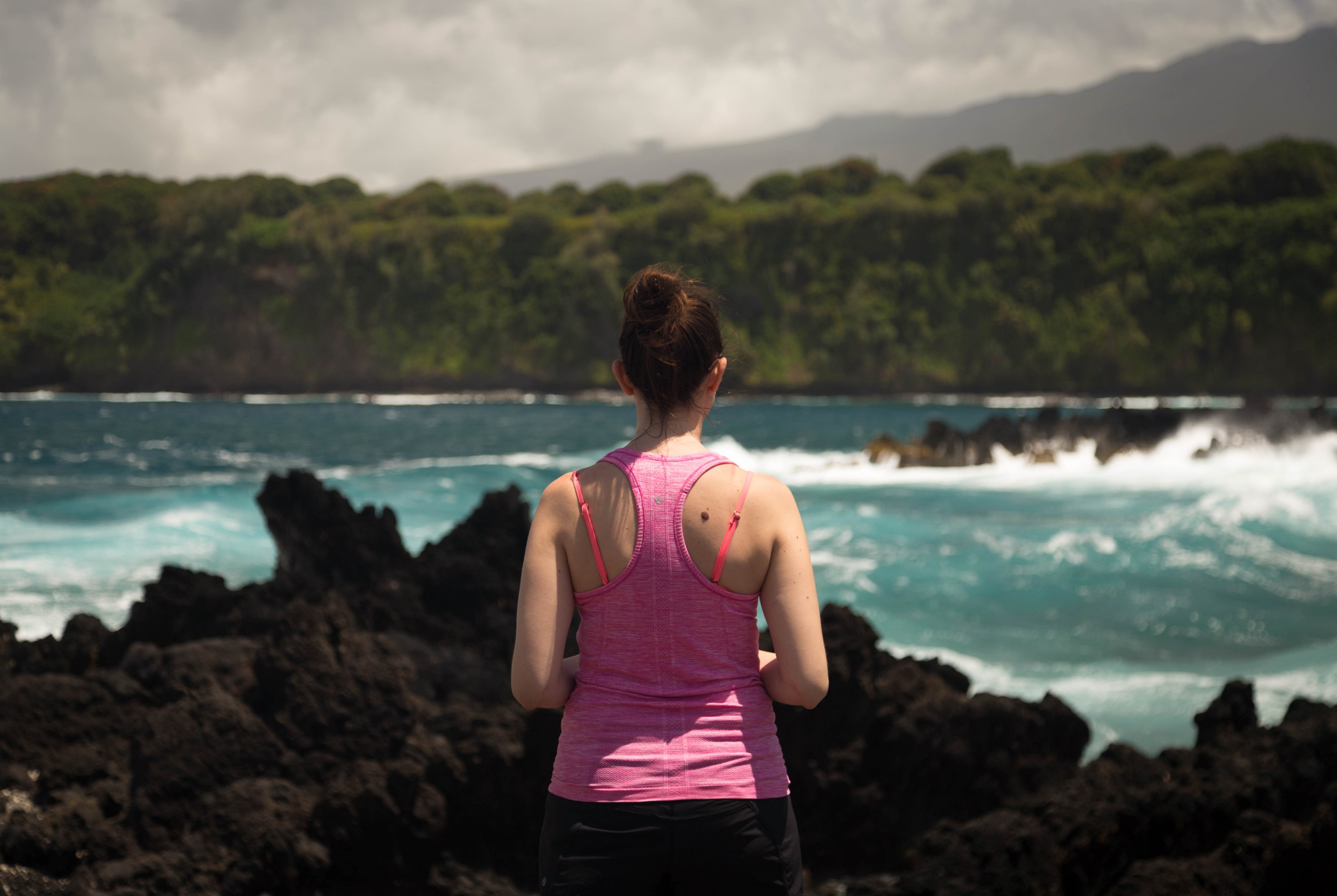 a behind the back shot of a female jogger standing in front of a sea with a beautiful scenic background and clouded sky in keanae, scenic landscape keanae 4k, HD Wallpaper