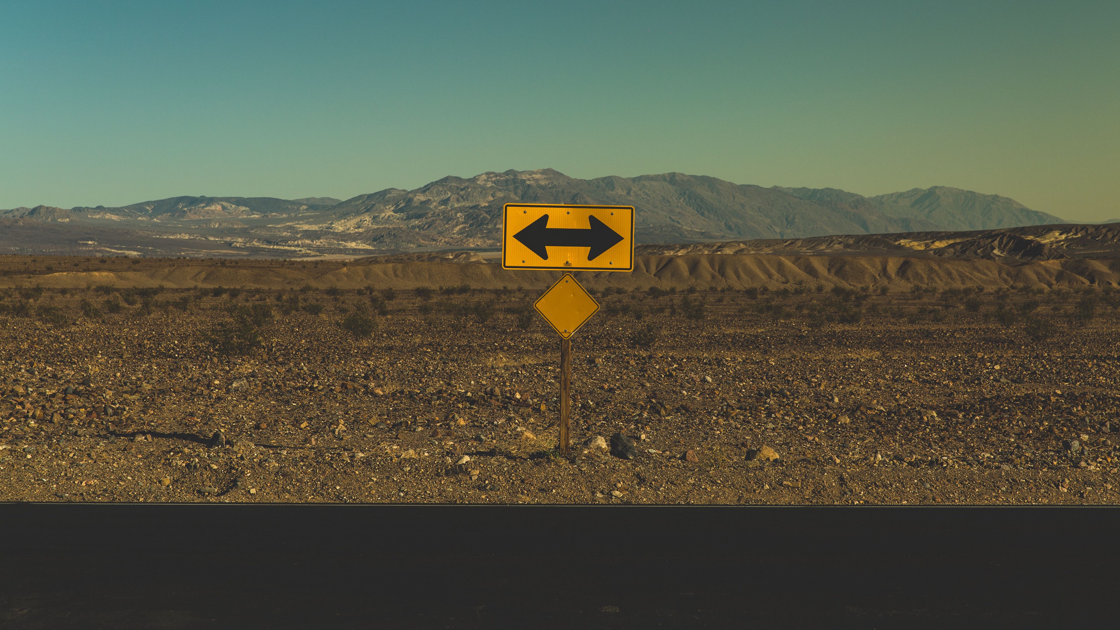 arrow, pointer, direction, road, traffic, 4k, HD Wallpaper