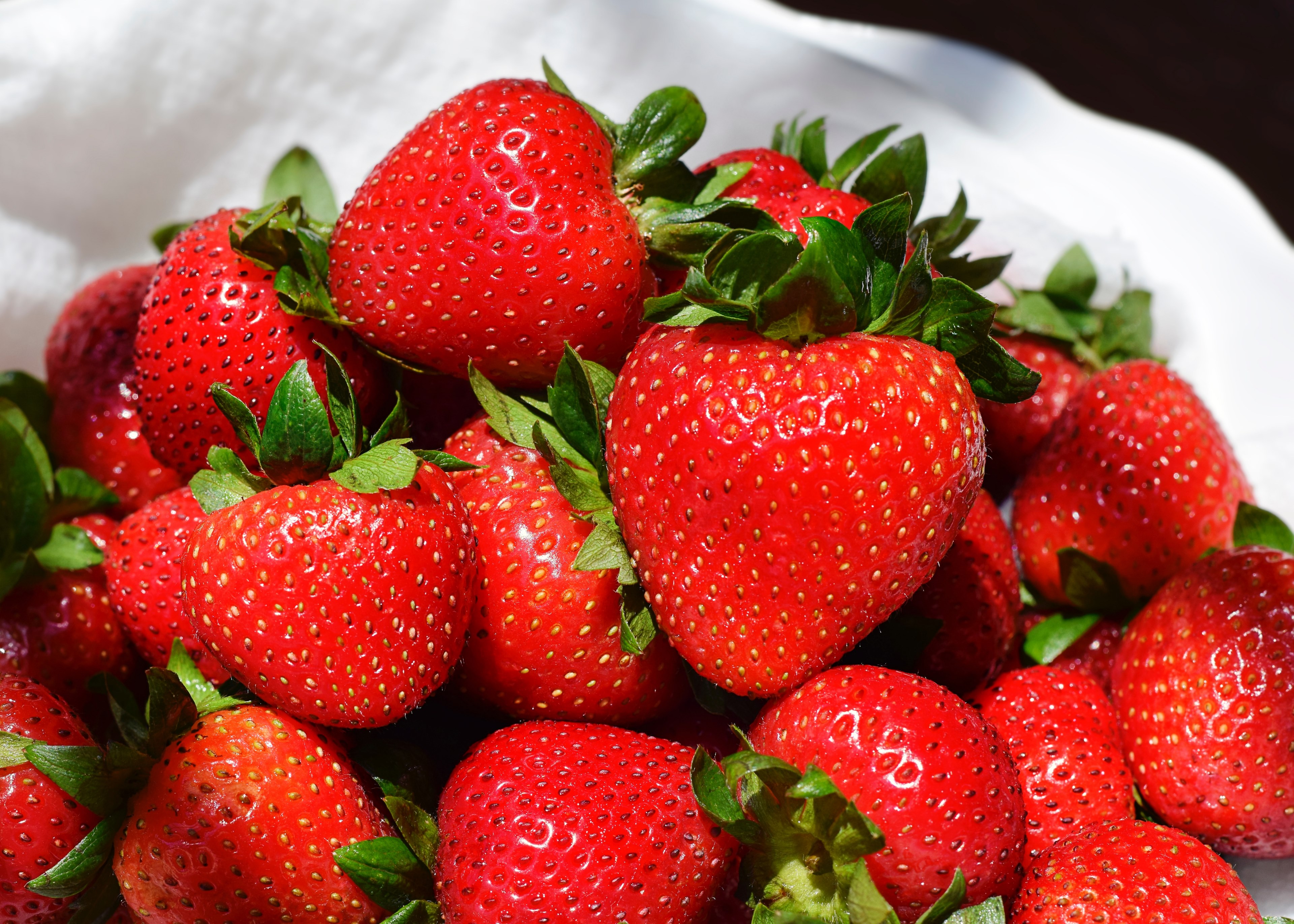 fresh picked strawberries 4k, HD Wallpaper