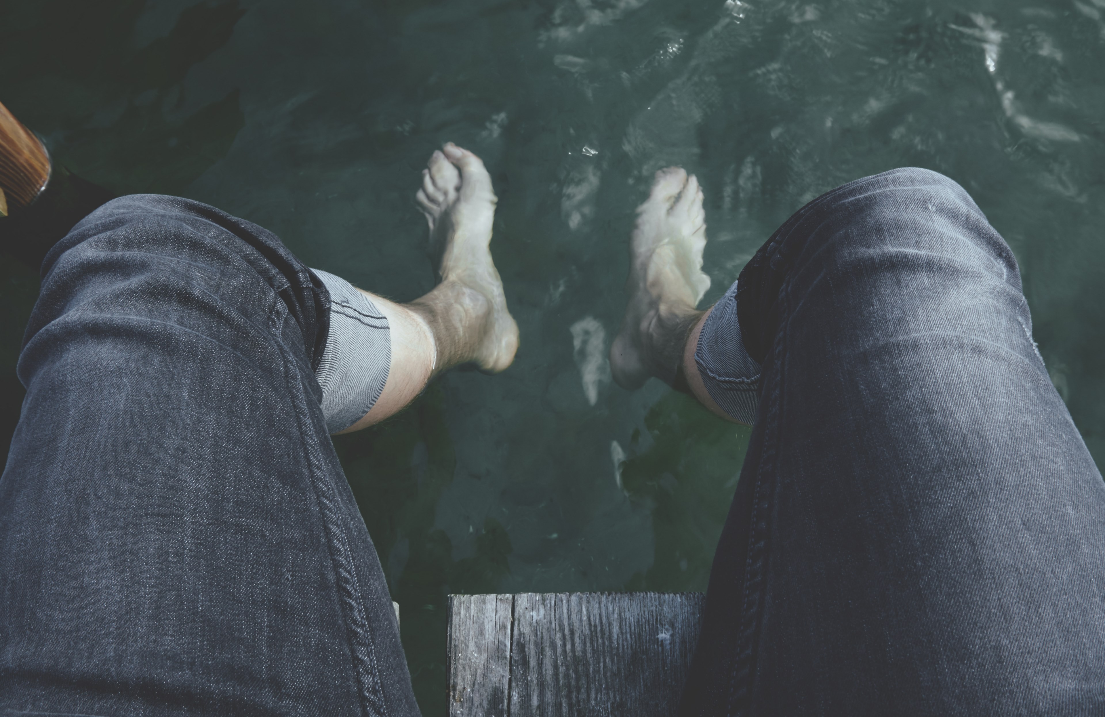 view from the thighs down of a mans feet dangling underwater in faaborg, _man feet underwater faaborg 4k, HD Wallpaper