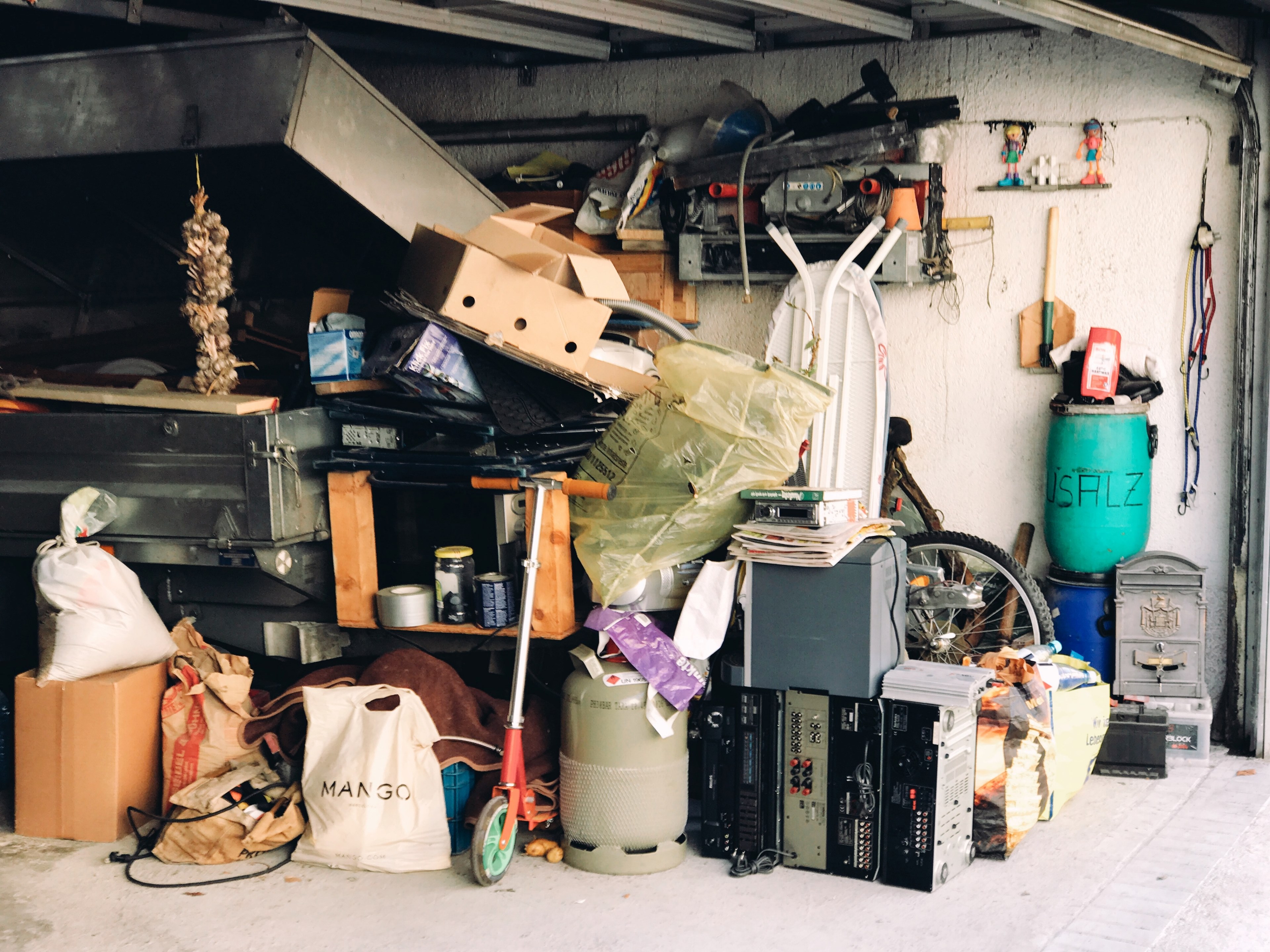 clutter stuff construction and garage 4k, HD Wallpaper