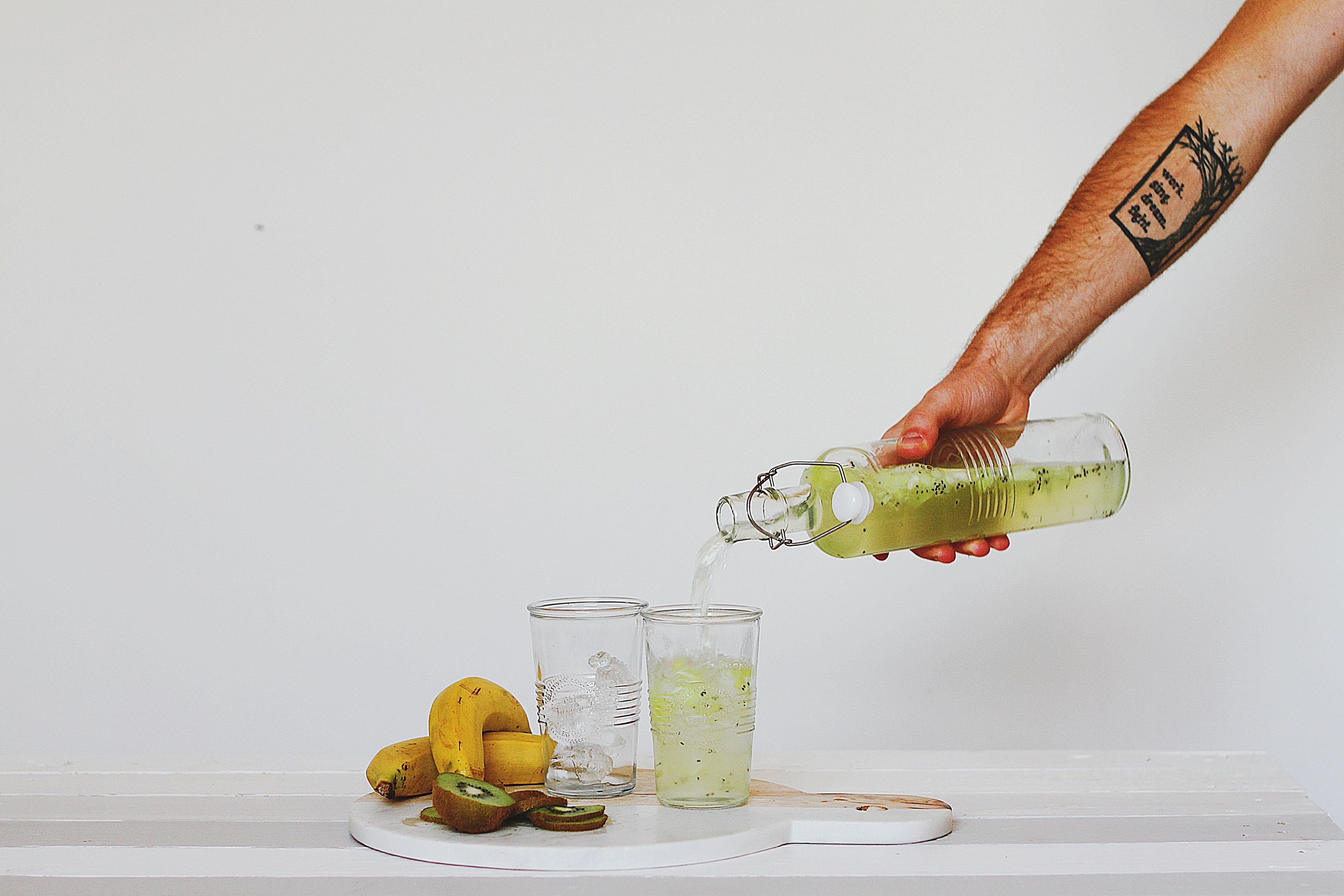 drink tattoo kiwi and pour 4k, HD Wallpaper
