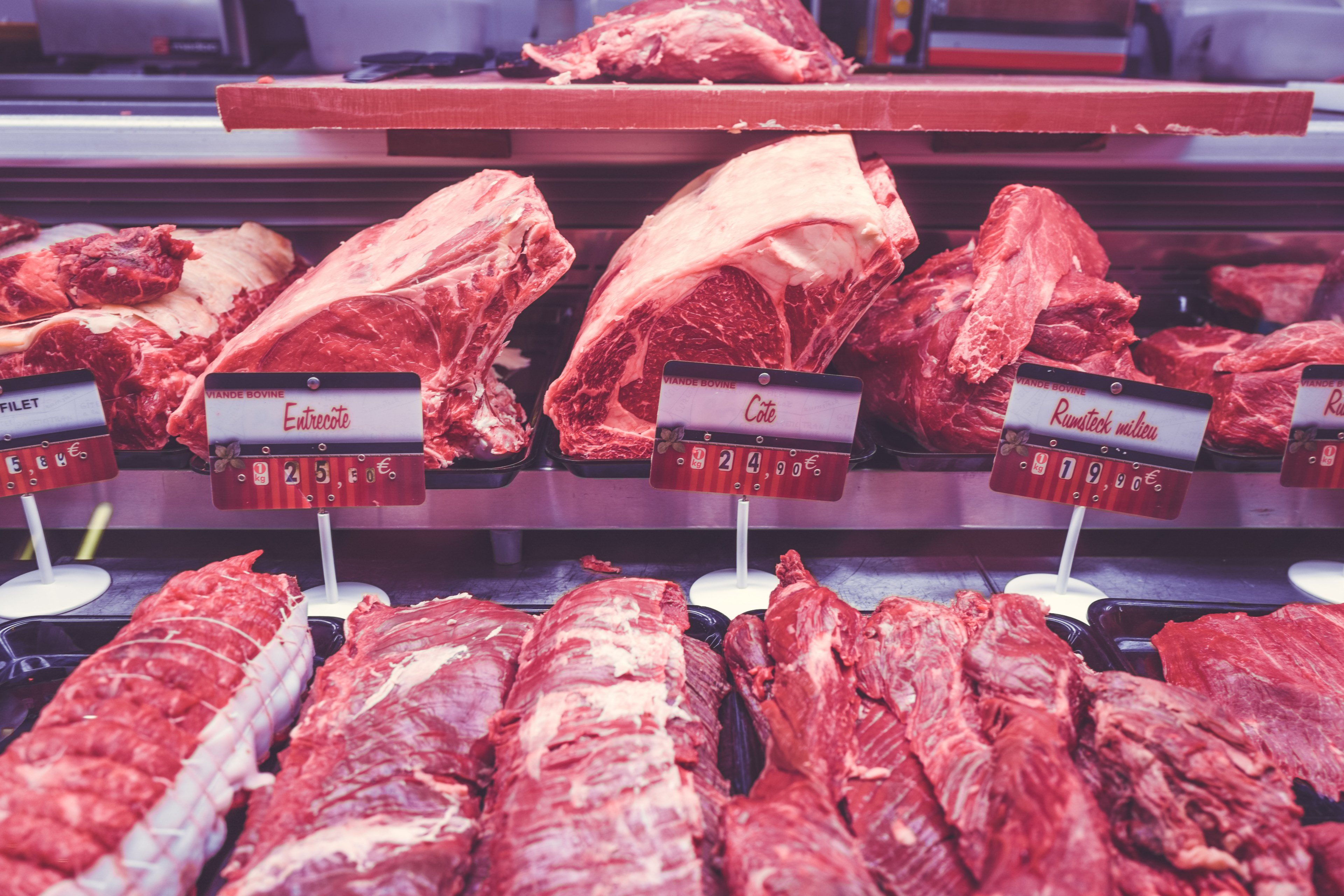 raw beef and meat for sale at a butchers shop, butchers shop 4k, HD Wallpaper