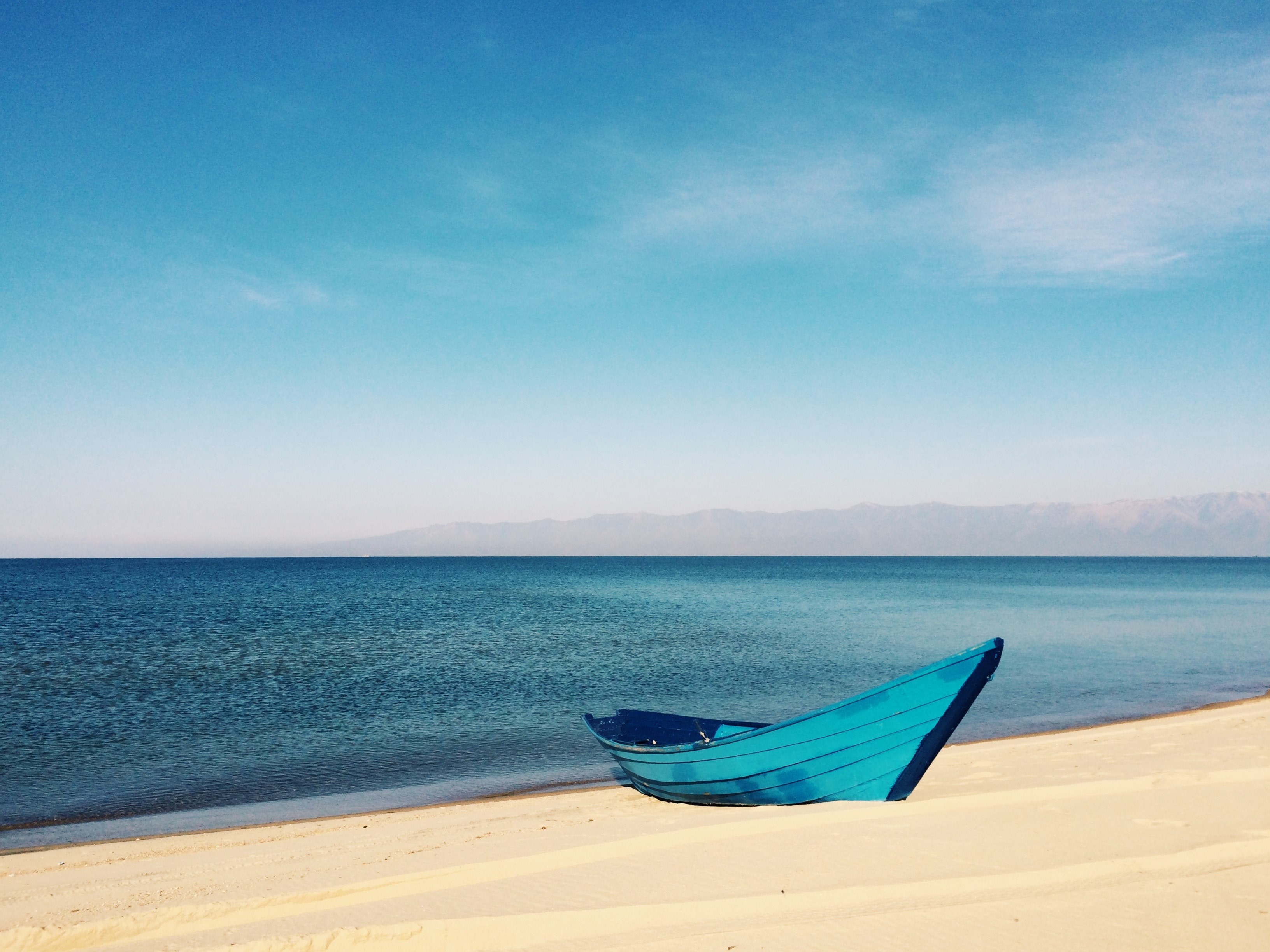 landscape view of a canoe in front of a large blue sea in a beach, ust barguzin republic of buryatia russia 4k, HD Wallpaper