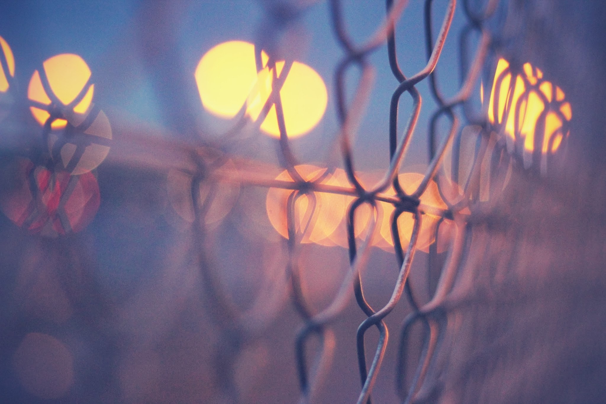 fence bokeh nightlife and traffic 4k, HD Wallpaper