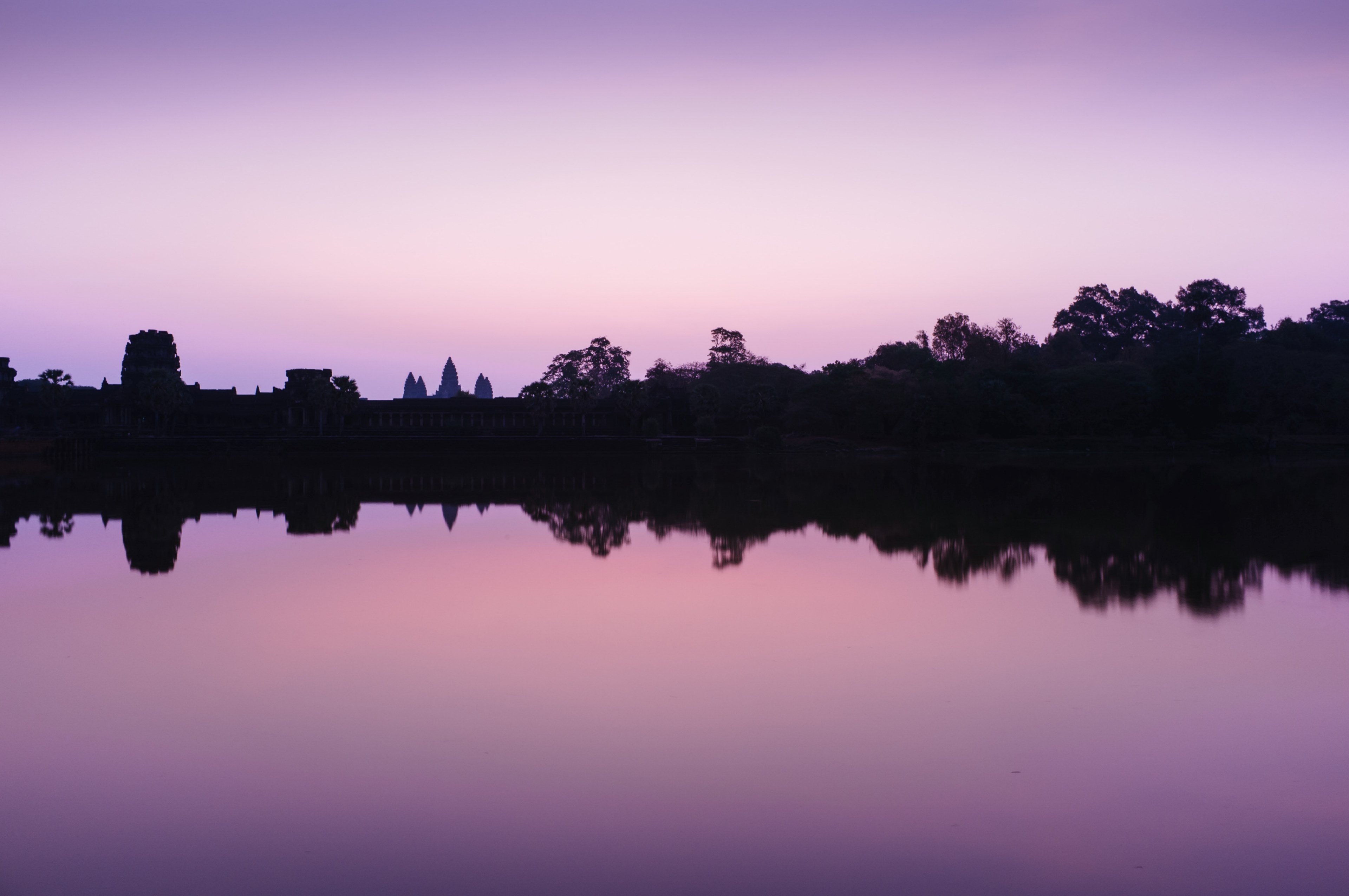 lake shoreline is reflected in still water during a purple sunset at dusk, purple shoreline sunset_ 4k, HD Wallpaper