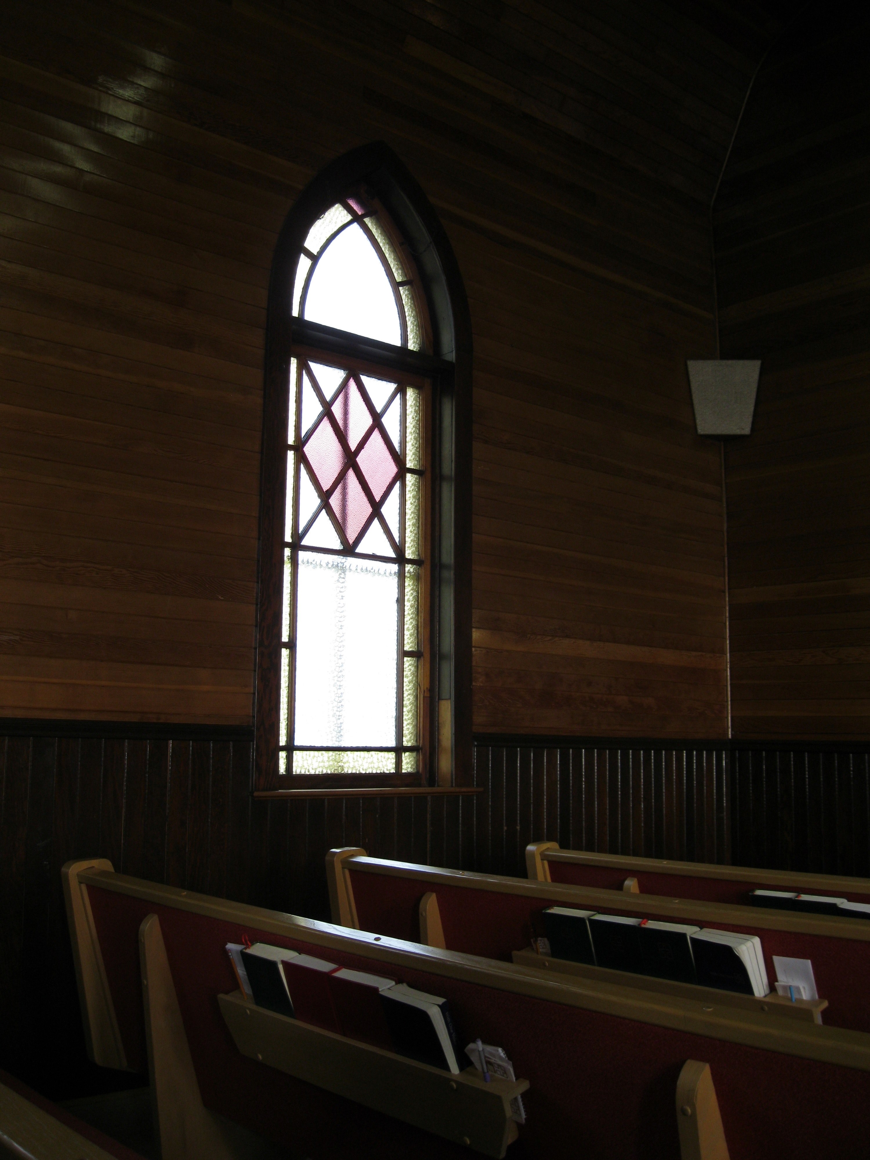 basic light colored stained glass window wooden interior and pew with hymnbooks, pews stained glass window 4k, Phone HD Wallpaper