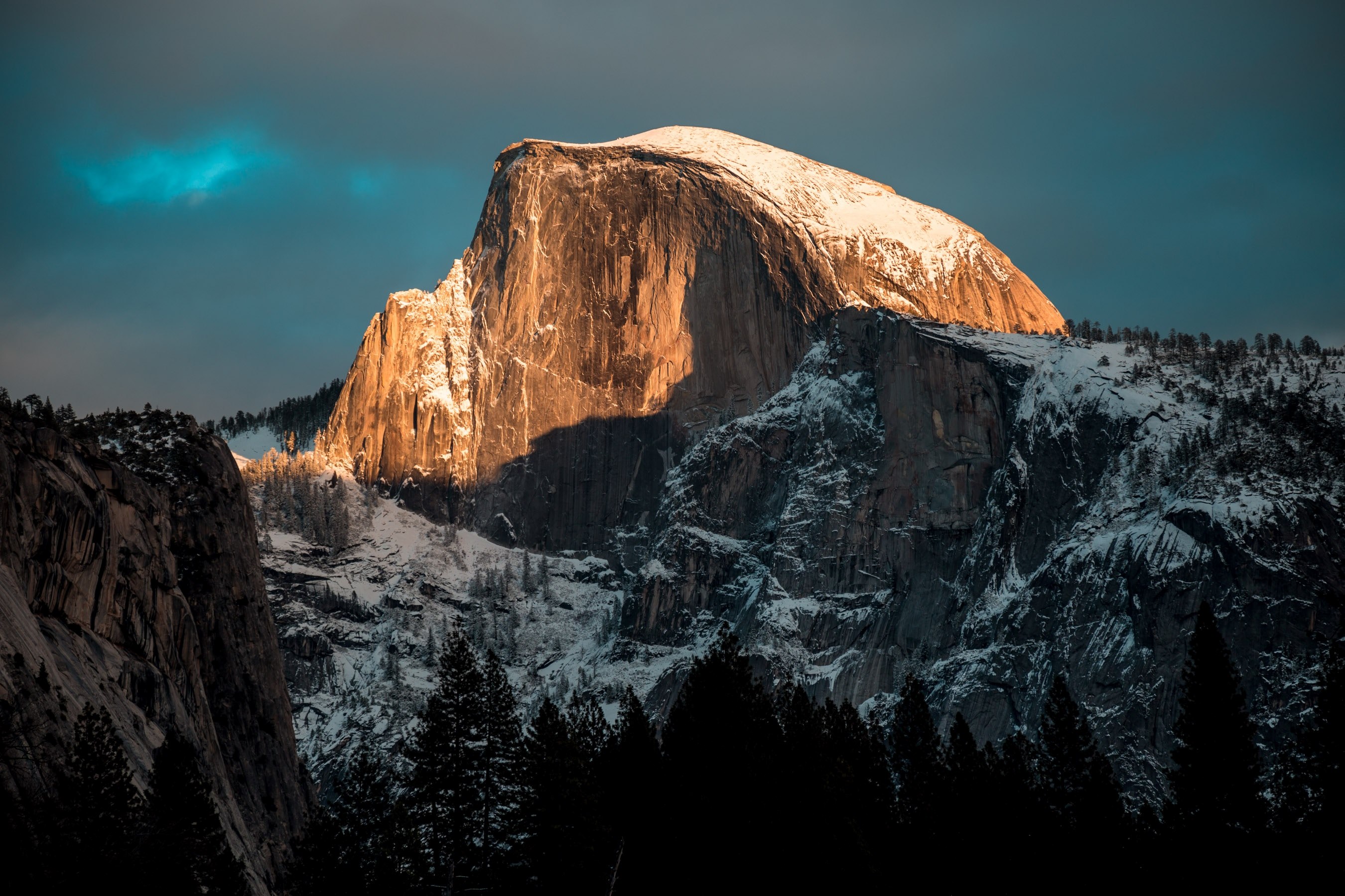 the sun lighting up a snowcapped half dome peak at californias yosemite national park, mountain tree snow and rock 4k, HD Wallpaper