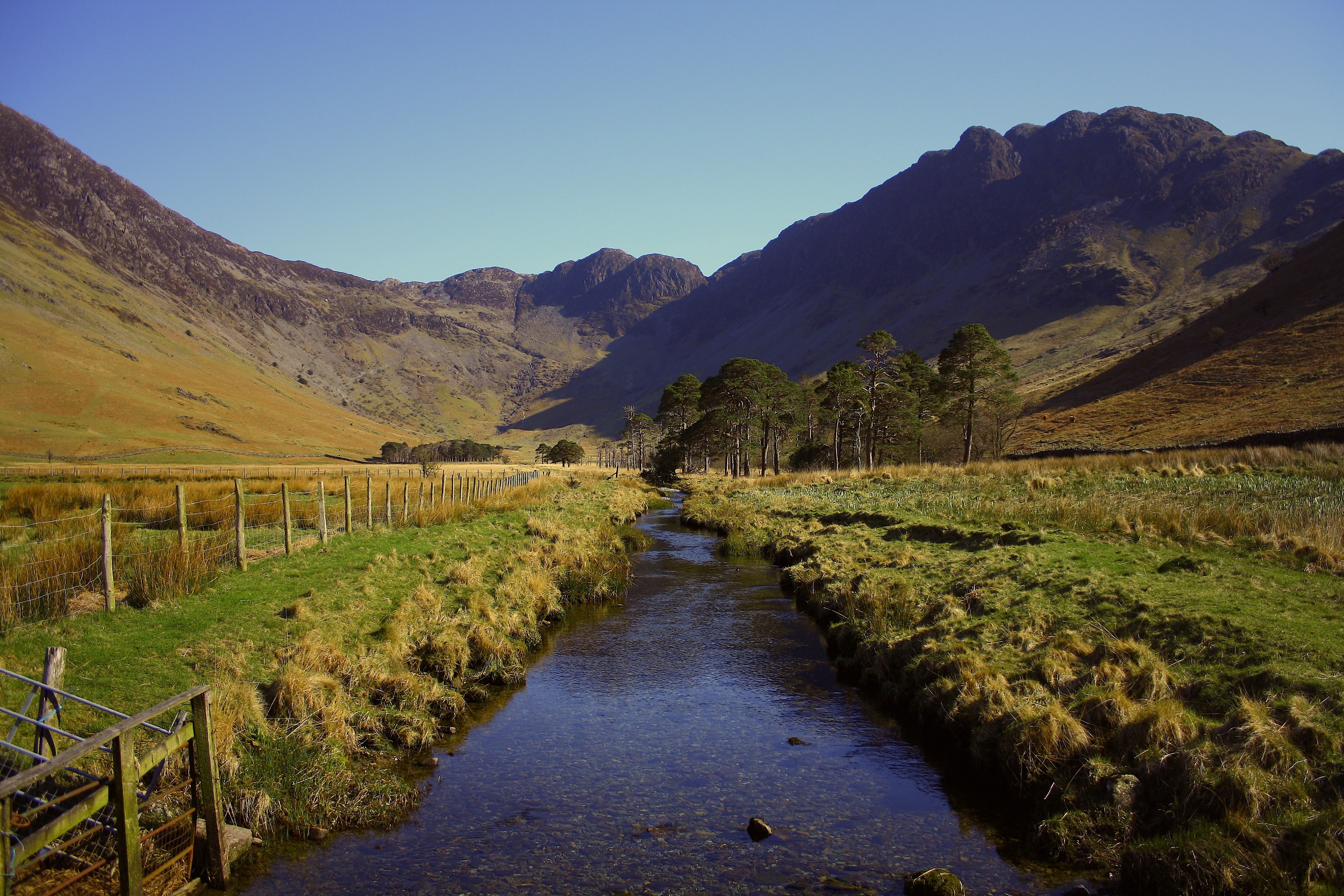 a creek running through the floor of a grassy mountain valley, creek in a valley 4k, HD Wallpaper