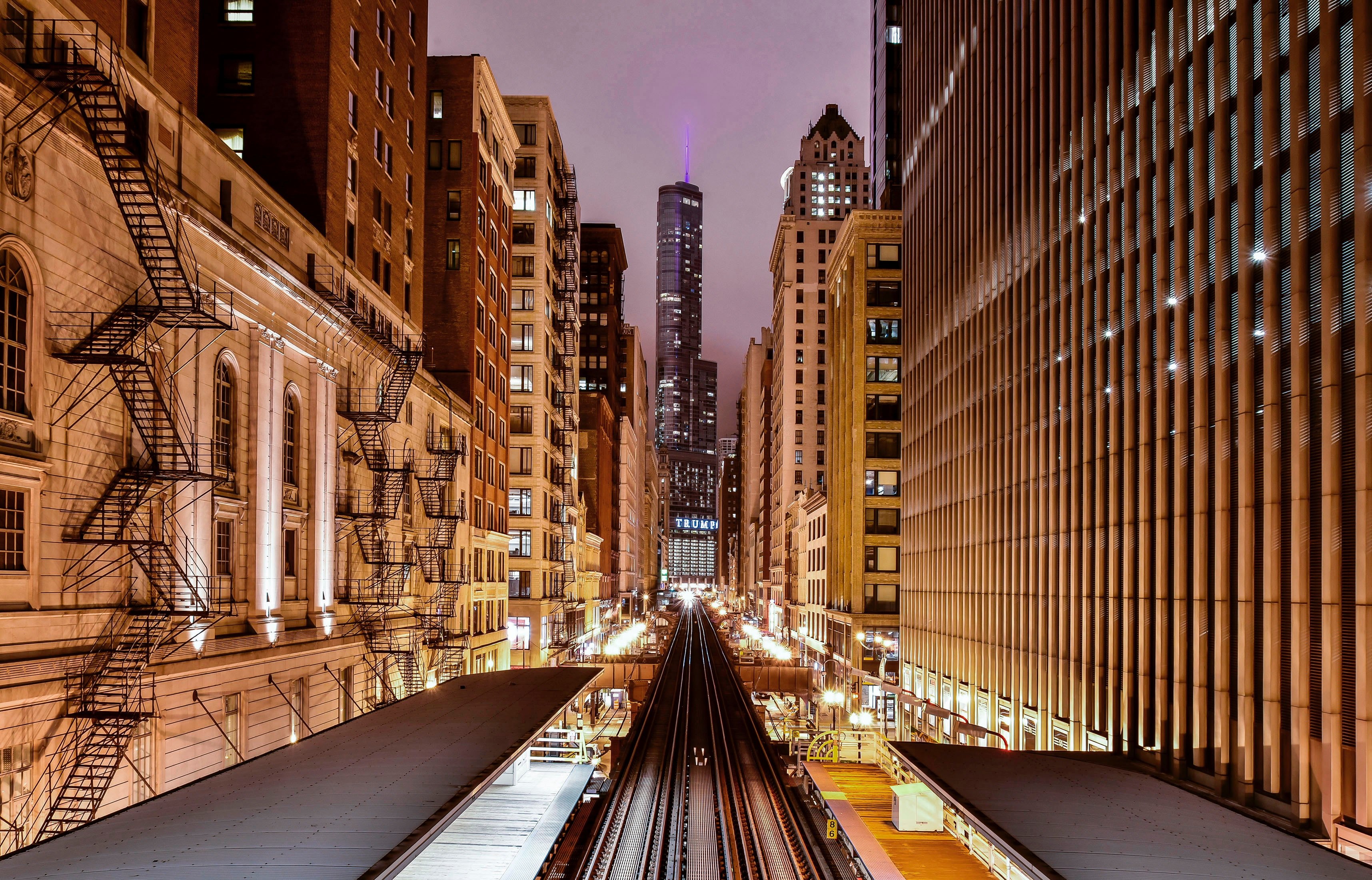 the adamswabash railway station between high rises in chicago at night, urban railway station 4k, HD Wallpaper