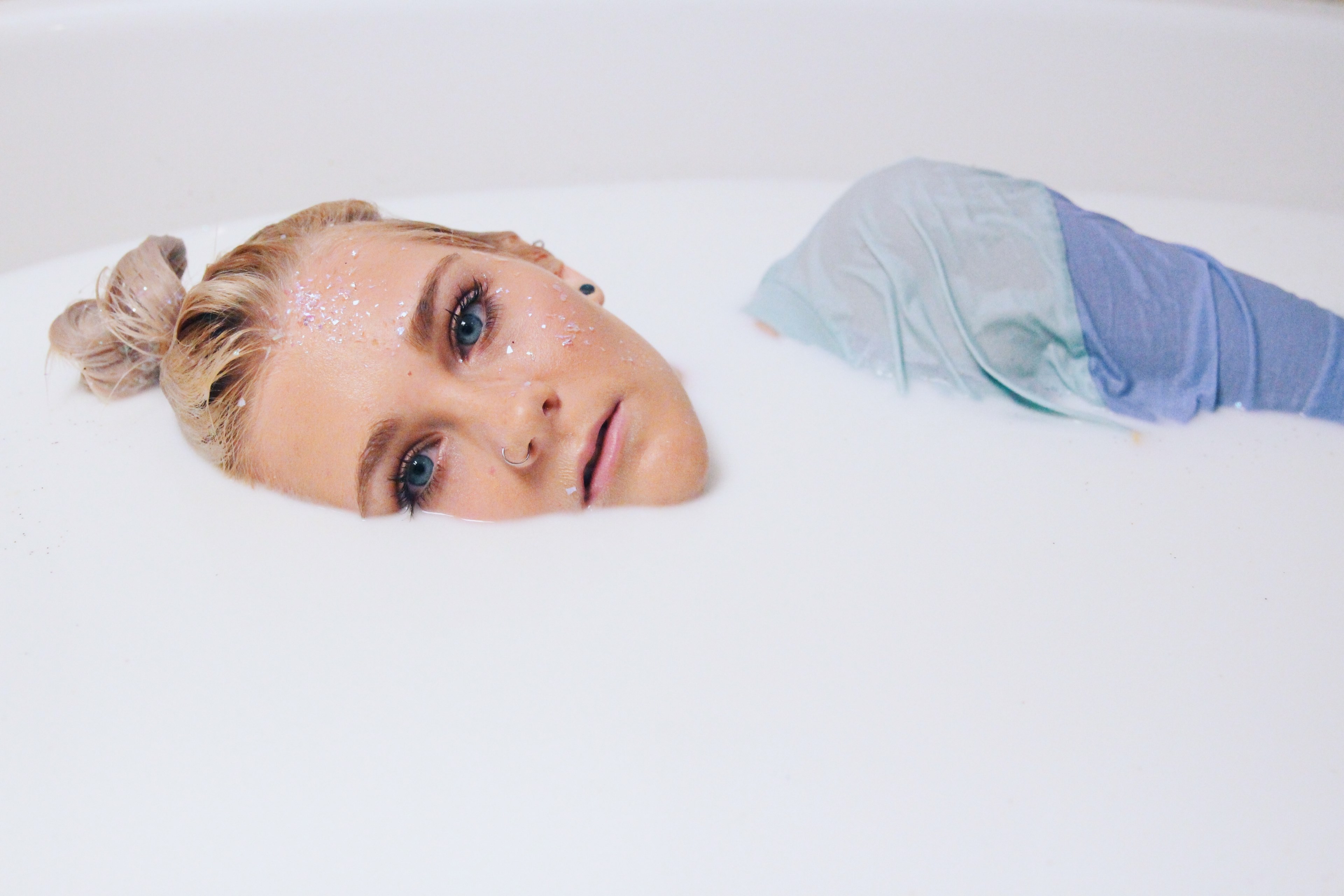 artistic portrait of a woman covered in glitter bathing in milk, milk bath 4k, HD Wallpaper