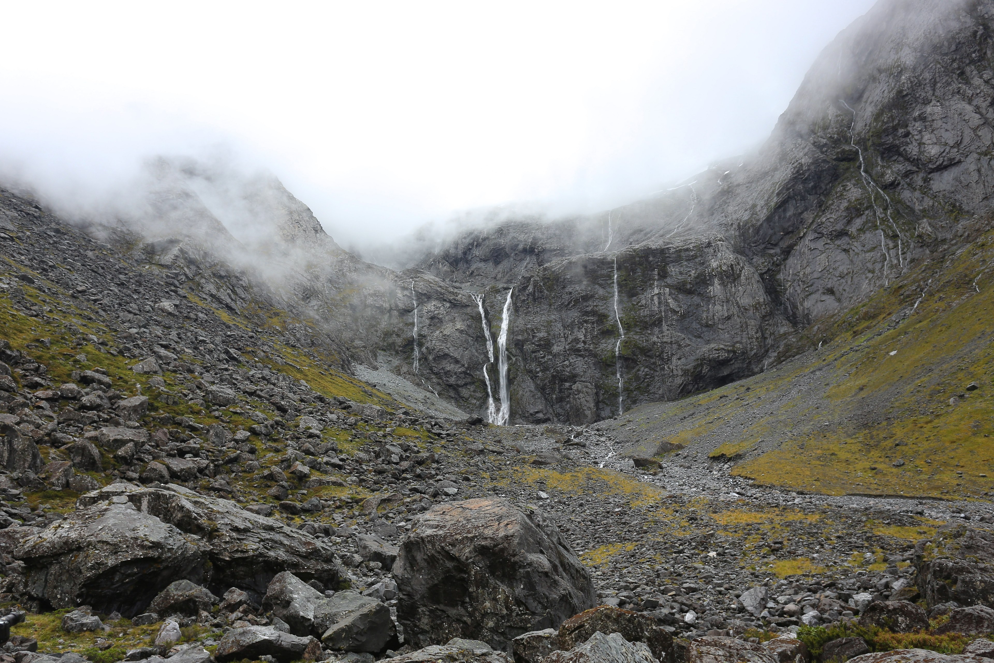 waterfalls on a foggy rocky facade in new zealand, waterfalls in new zealand 4k, HD Wallpaper