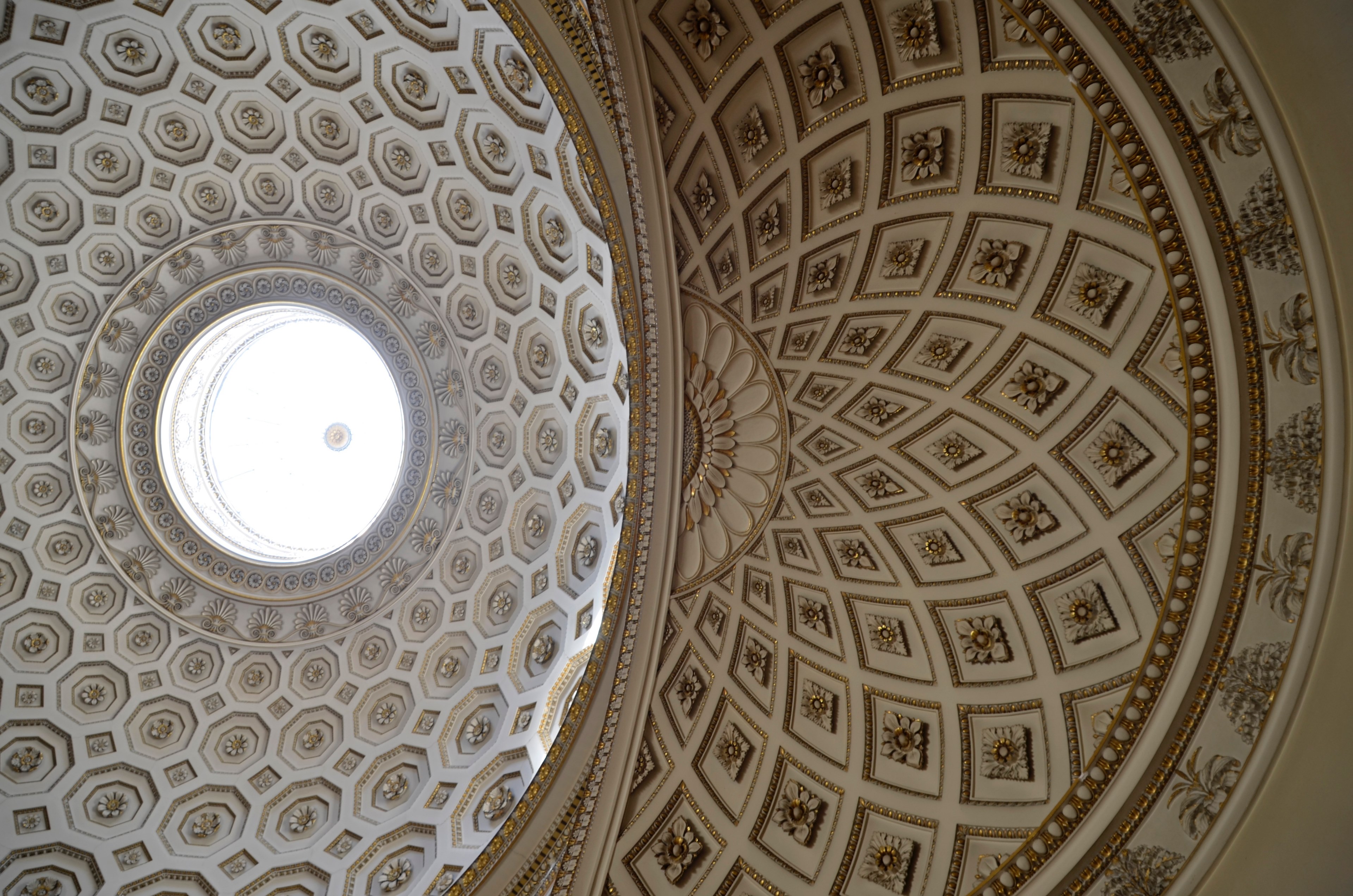 dome skylight ornate plasterwork and ceiling 4k, HD Wallpaper