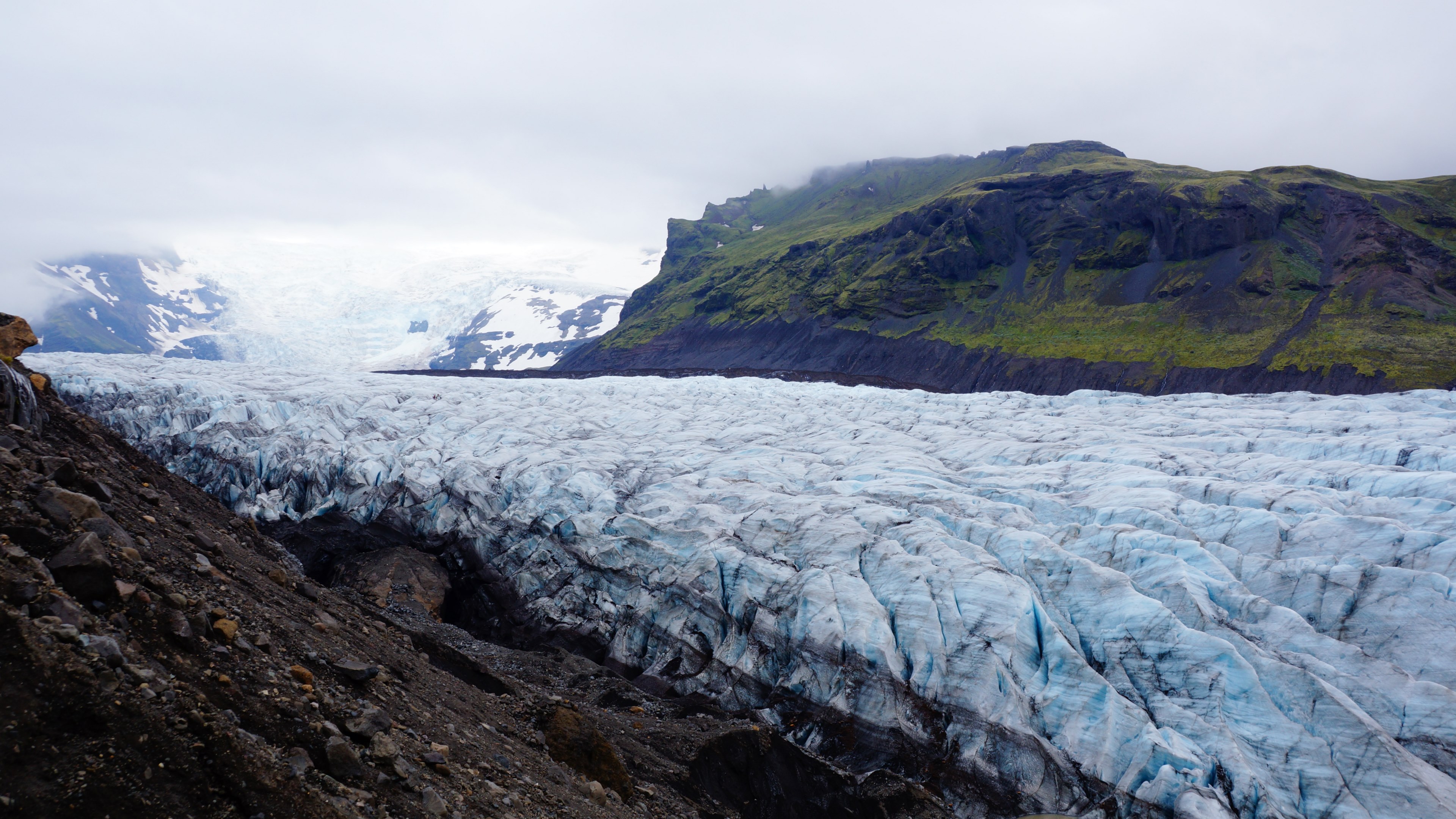 an undulating glacier near moss covered mountains, glacial folds 4k, HD Wallpaper