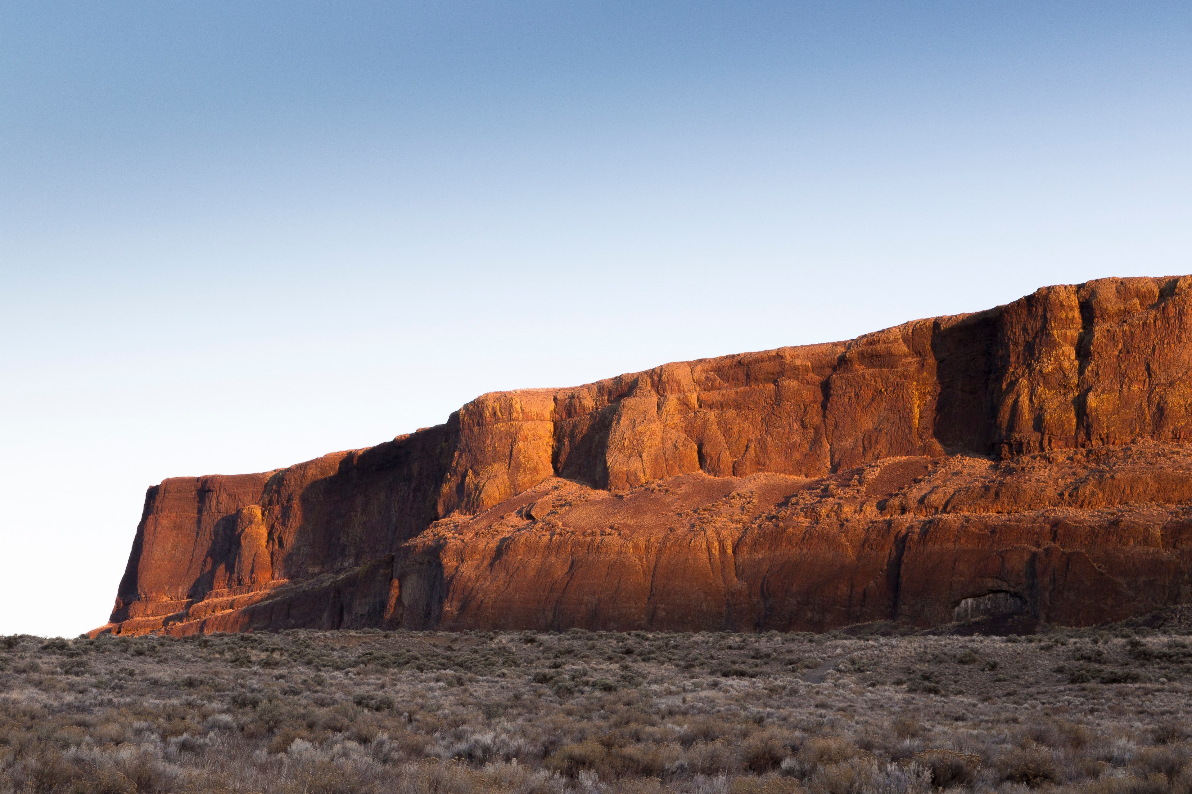 a large sandstone formation in the middle of arid grassland, great red rock formation at dusk 4k, HD Wallpaper
