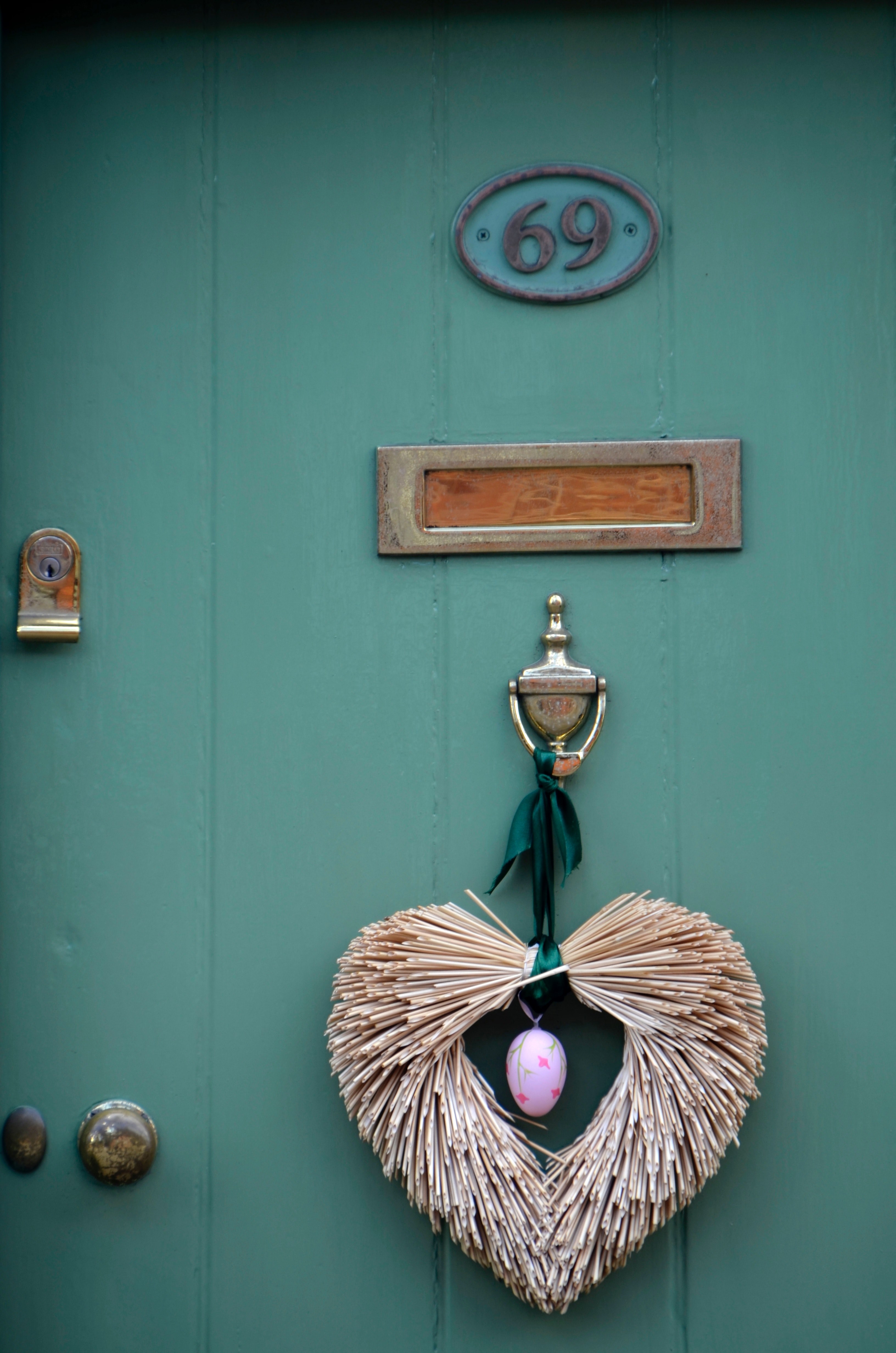 green knocker heart and egg hd, 4k, Phone HD Wallpaper