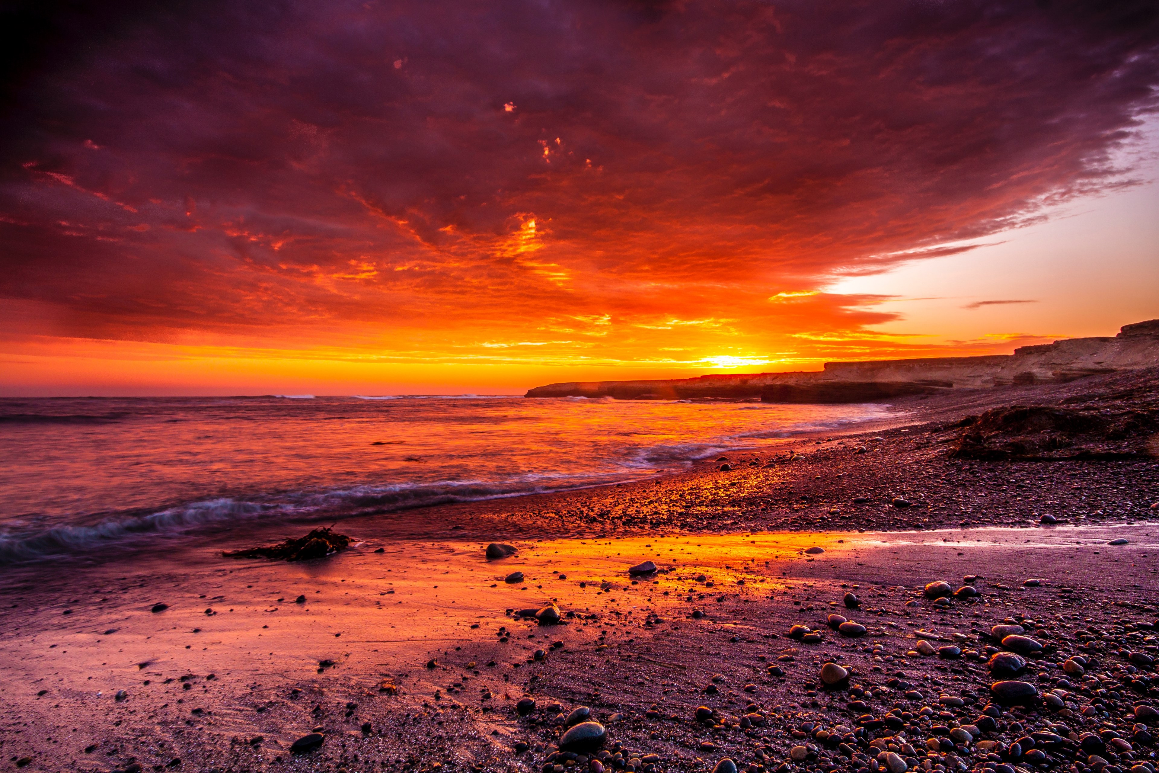 a fiery and cloudy sunset sky over a deserted rocky beach and sea, fiery sunset over the beach 4k, HD Wallpaper