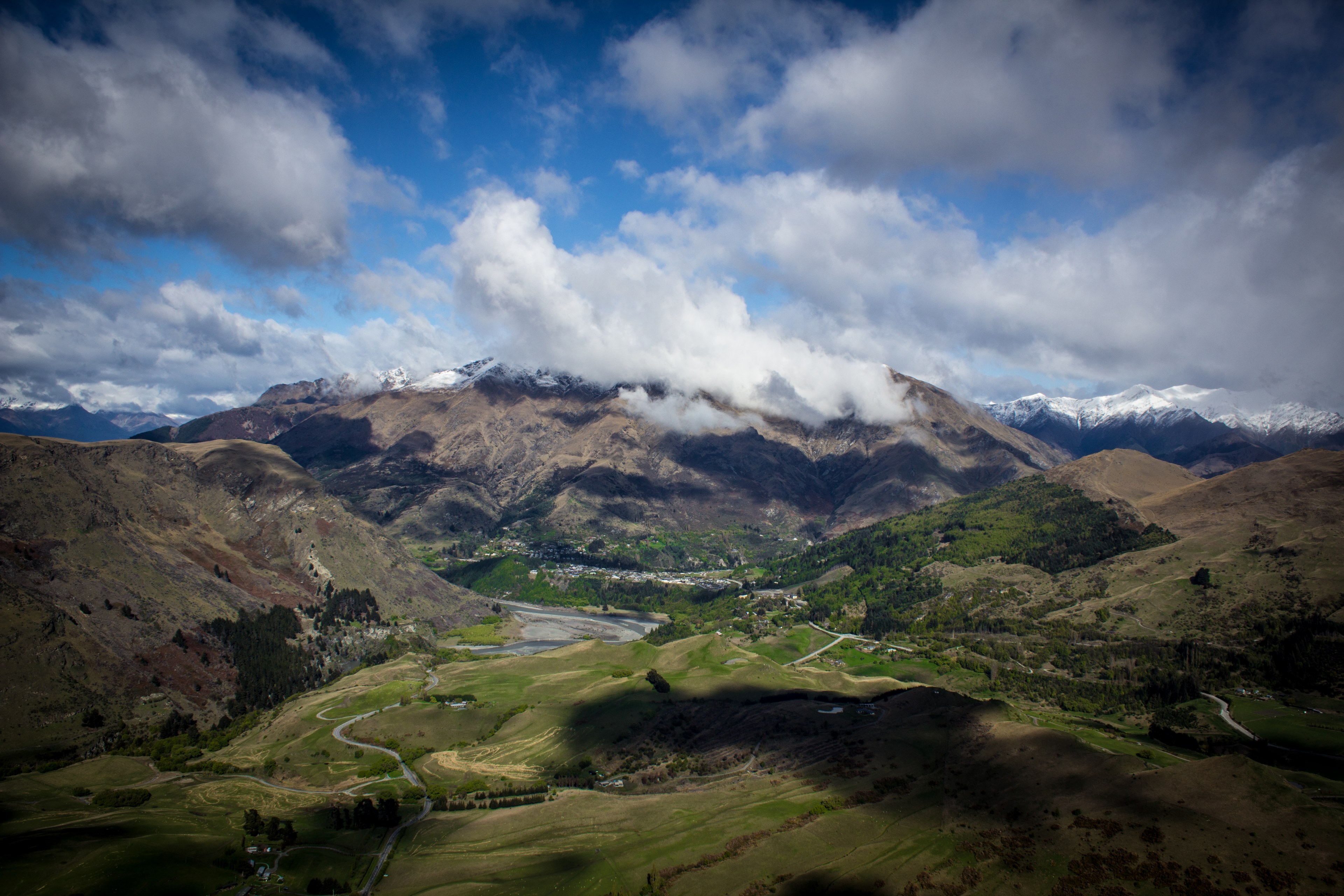 a breathtaking landscape with green plains stretching at the foot of cloud shrouded mountains, new zealand mountain valley 4k, HD Wallpaper